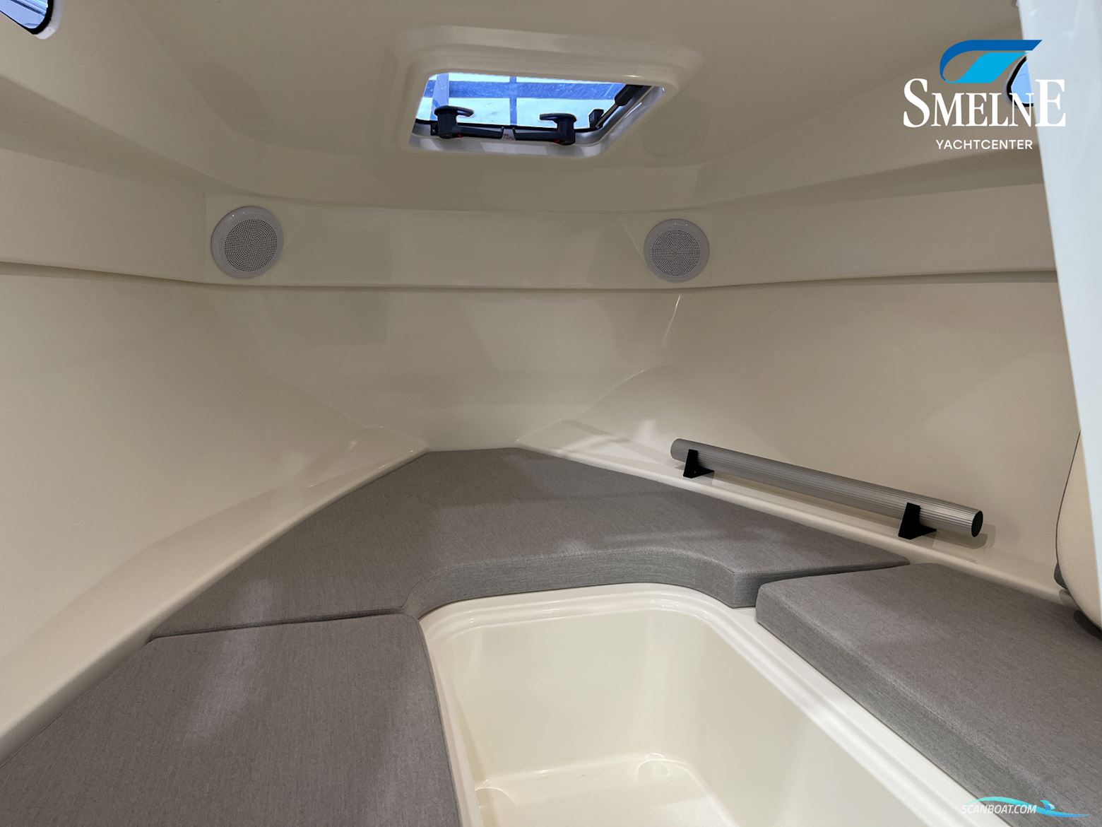 Quicksilver Activ 555 Cabin