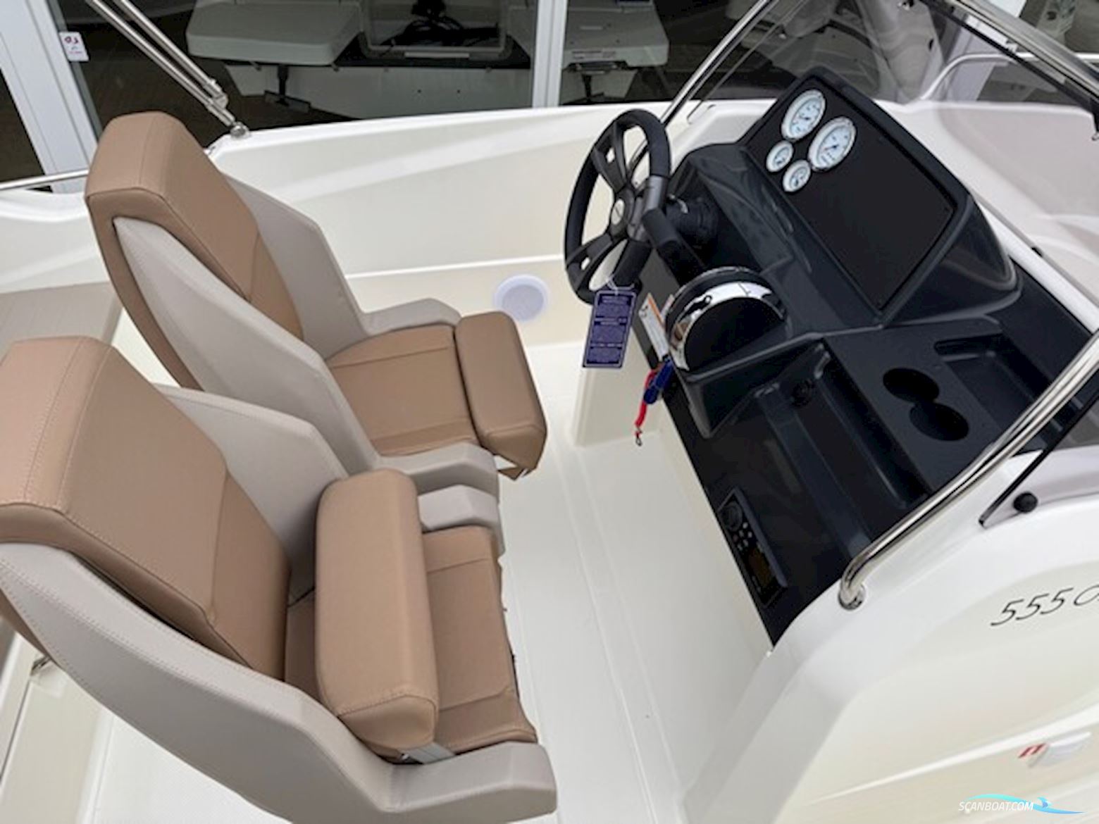 Quicksilver Activ 555 Open Med 100 hk Mercury-Efi CT 4 Takt Med Flot Udstyr