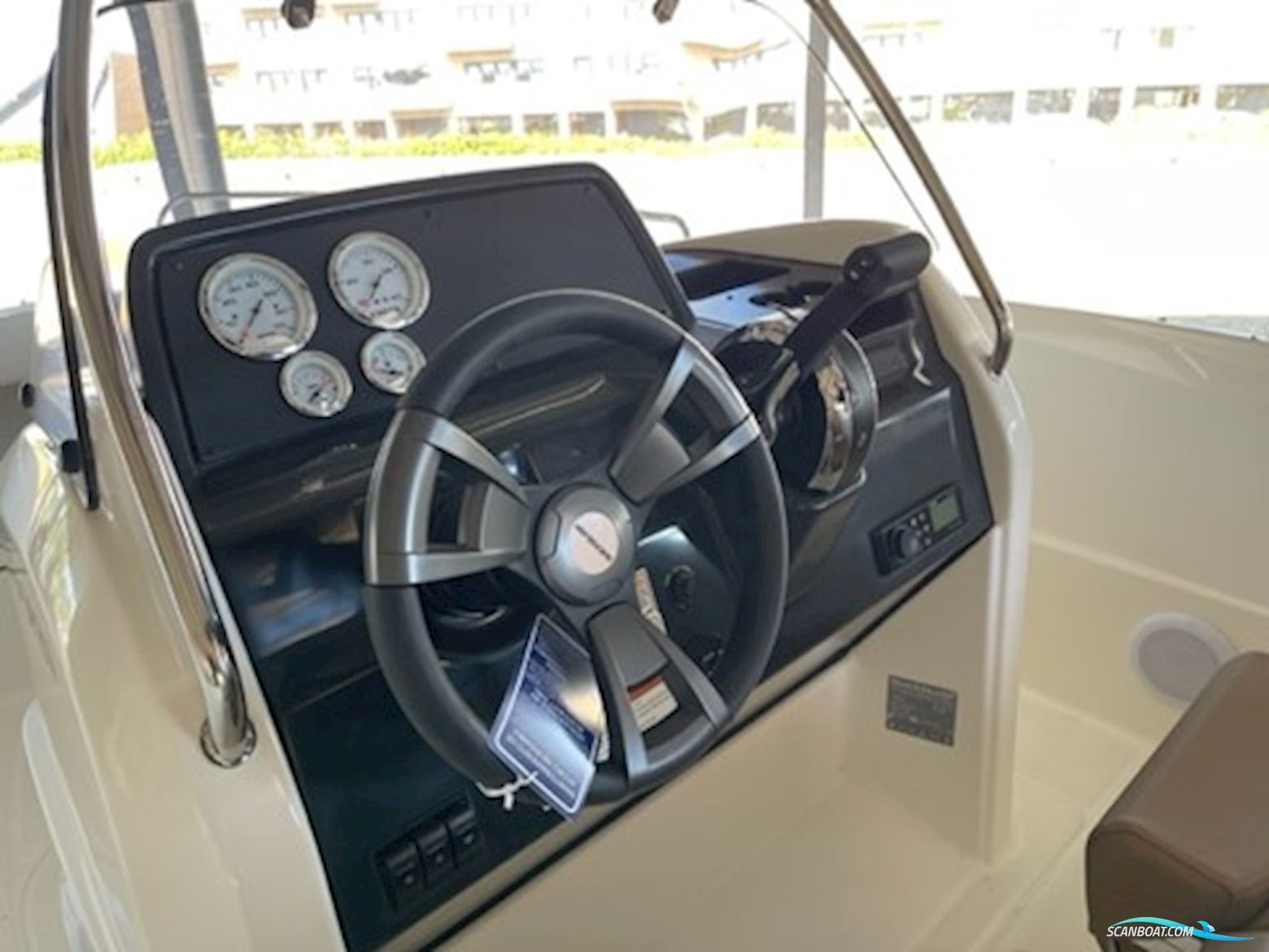 Quicksilver Activ 555 Open med Mercury F100 EFI ELPT (smart edition + udstyr) SOLGT