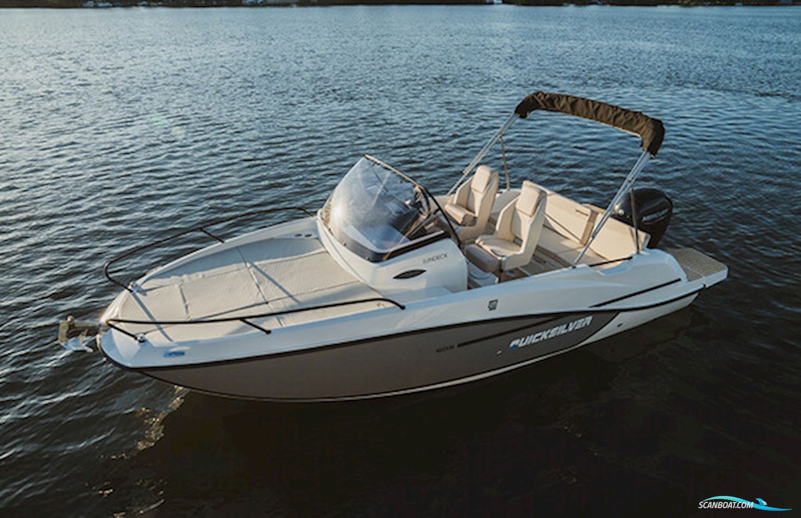 Quicksilver Activ 605 Sundeck Legacy Med F150 Mercury XL 3,0L Cold Fusion White