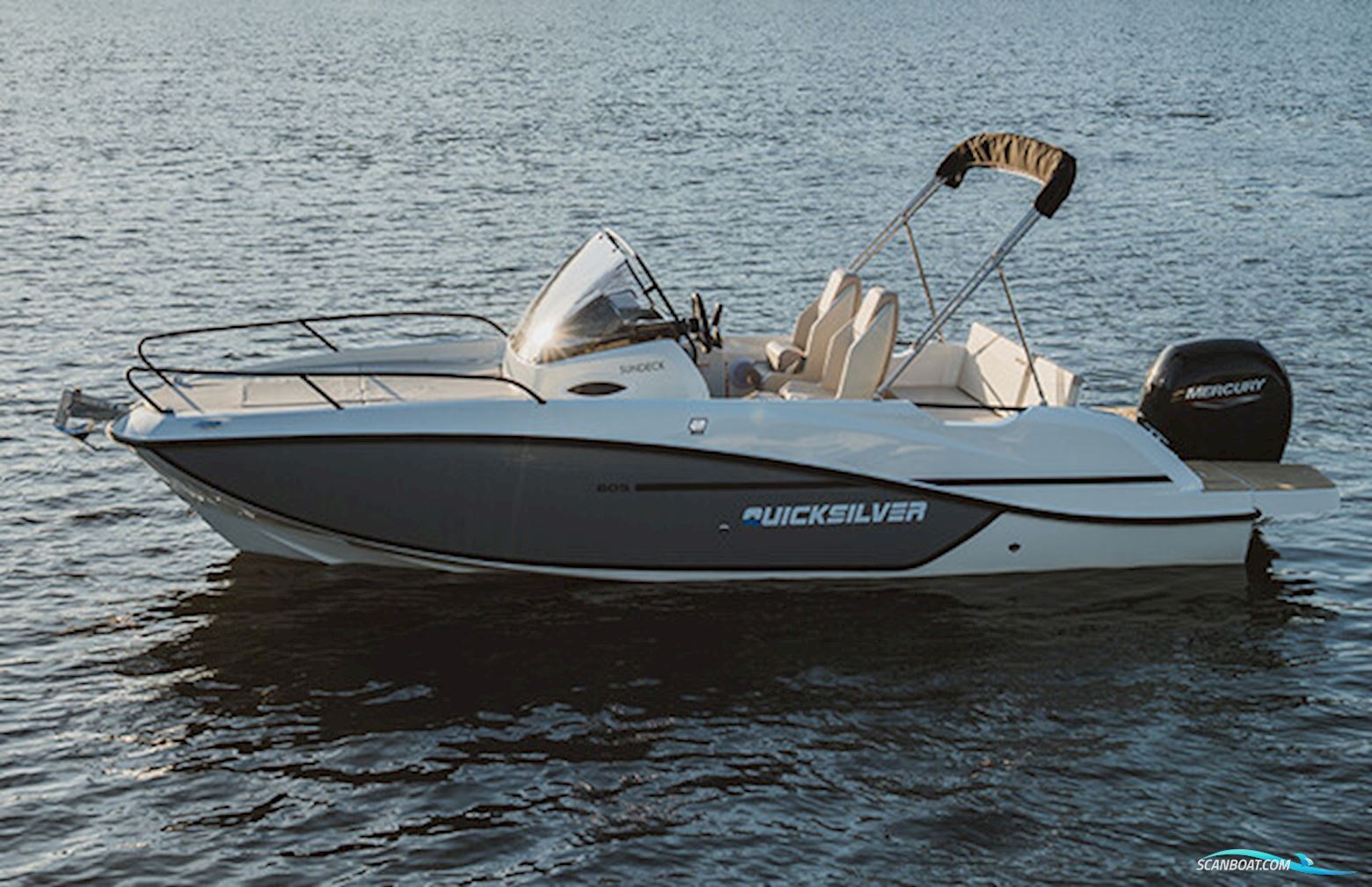 Quicksilver Activ 605 Sundeck Legacy Med F150 Mercury XL 3,0L Cold Fusion White