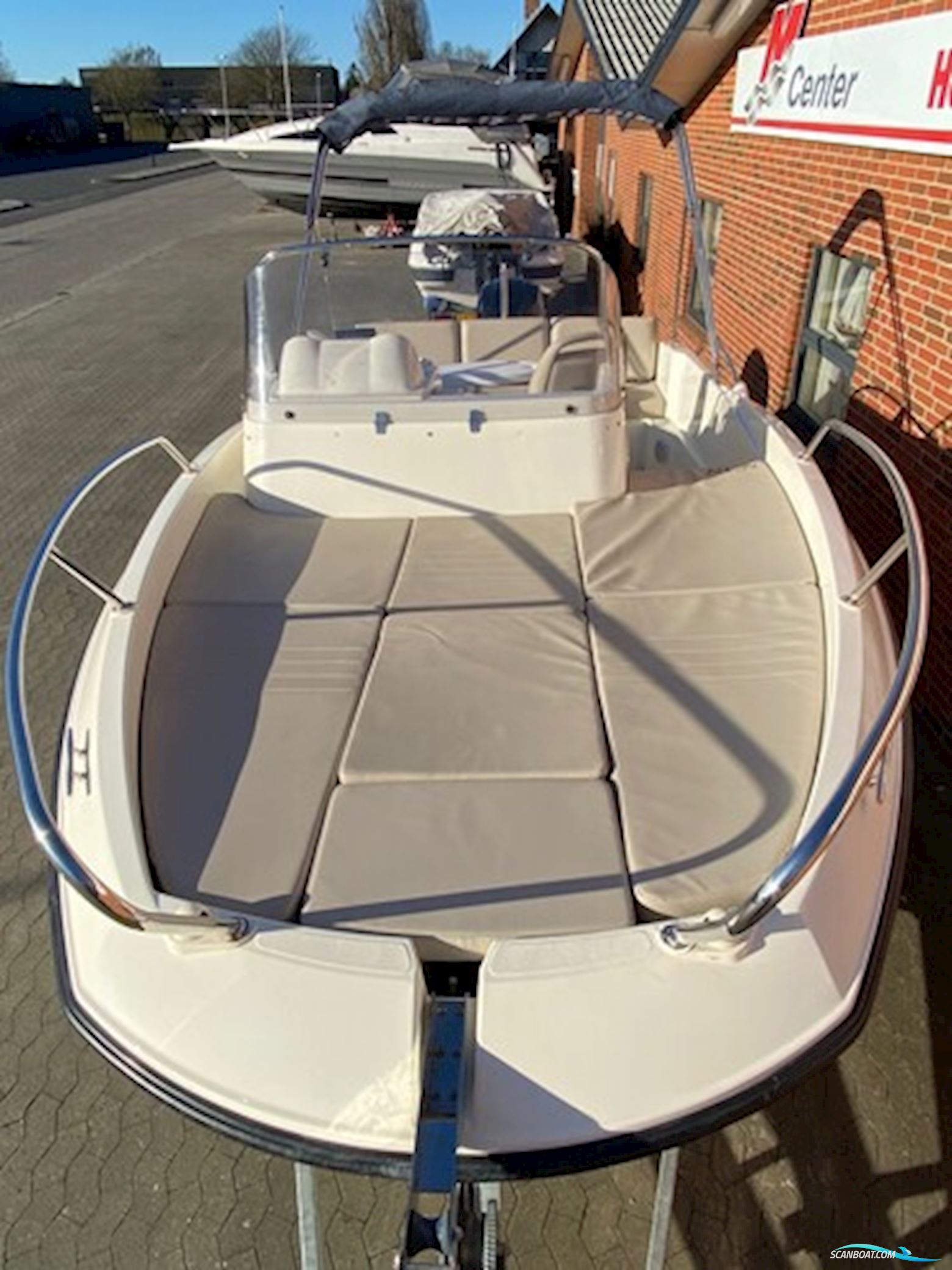 Quicksilver Activ 605 Sundeck m/Mercury F150 hk og Brenderup trailer