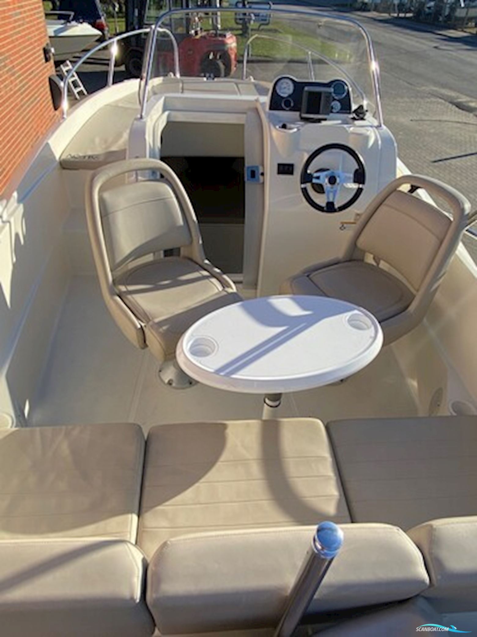 Quicksilver Activ 605 Sundeck m/Mercury F150 hk og Brenderup trailer