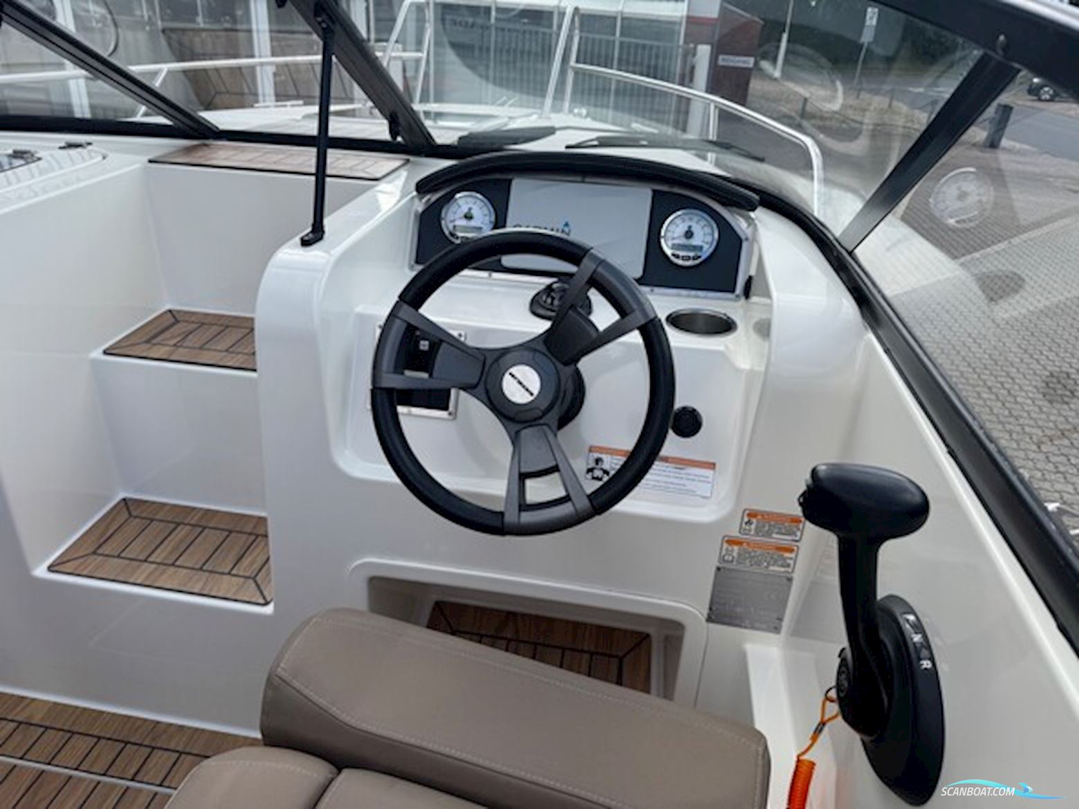 Quicksilver Activ 645 Cruiser med F115 hk Mercury-EFI 4 takt 2,1L XL og Variant Ocean 2000 bådtrailer med el-spil