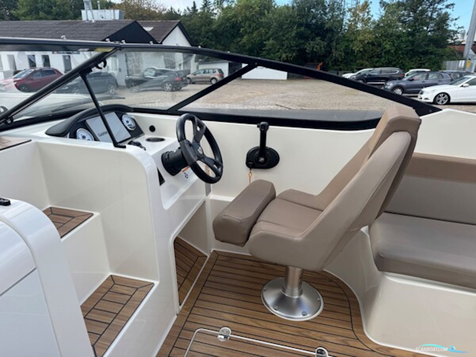 Quicksilver Activ 645 Cruiser med F115 hk Mercury-EFI 4 takt 2,1L XL og Variant Ocean 2000 bådtrailer med el-spil