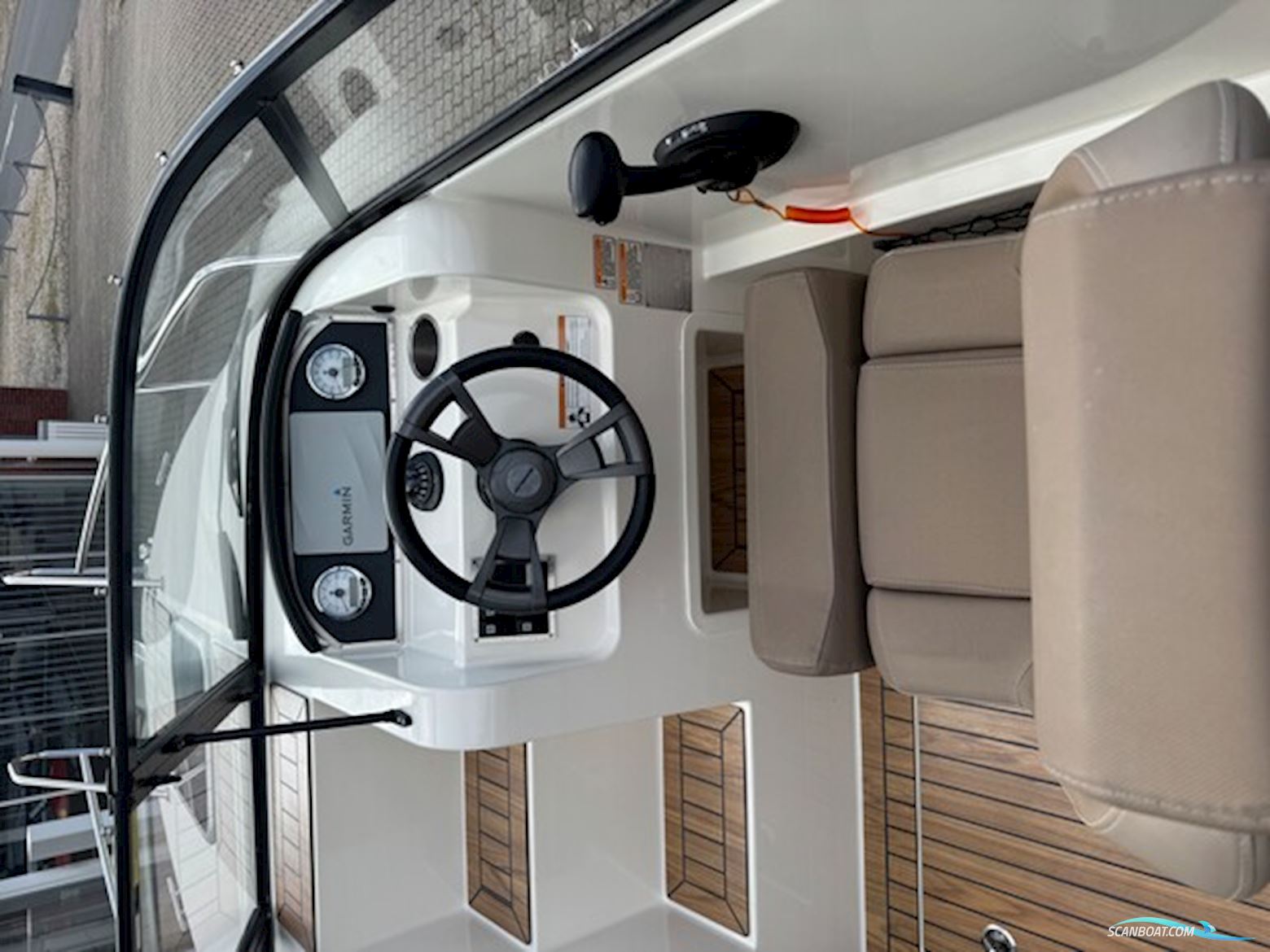 Quicksilver Activ 645 Cruiser med F115 hk Mercury-EFI 4 takt 2,1L XL og Variant Ocean 2000 bådtrailer med el-spil