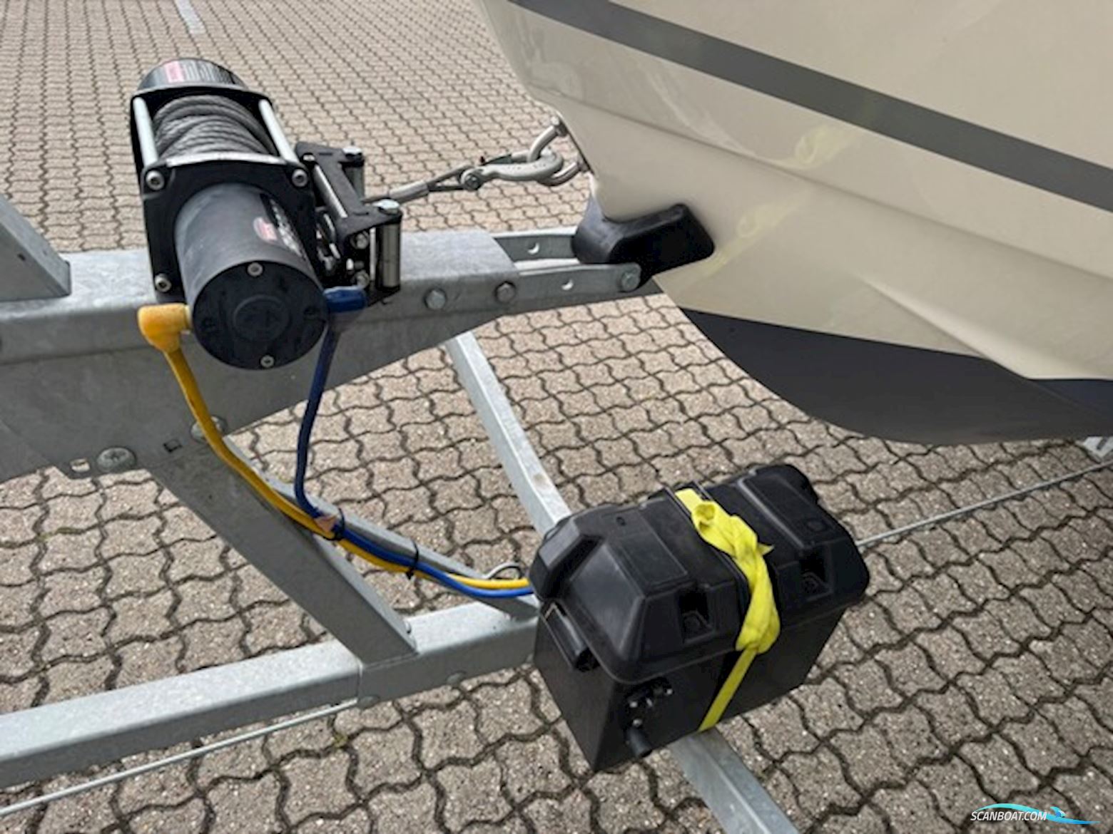 Quicksilver Activ 645 Cruiser med F115 hk Mercury-EFI 4 takt 2,1L XL og Variant Ocean 2000 bådtrailer med el-spil