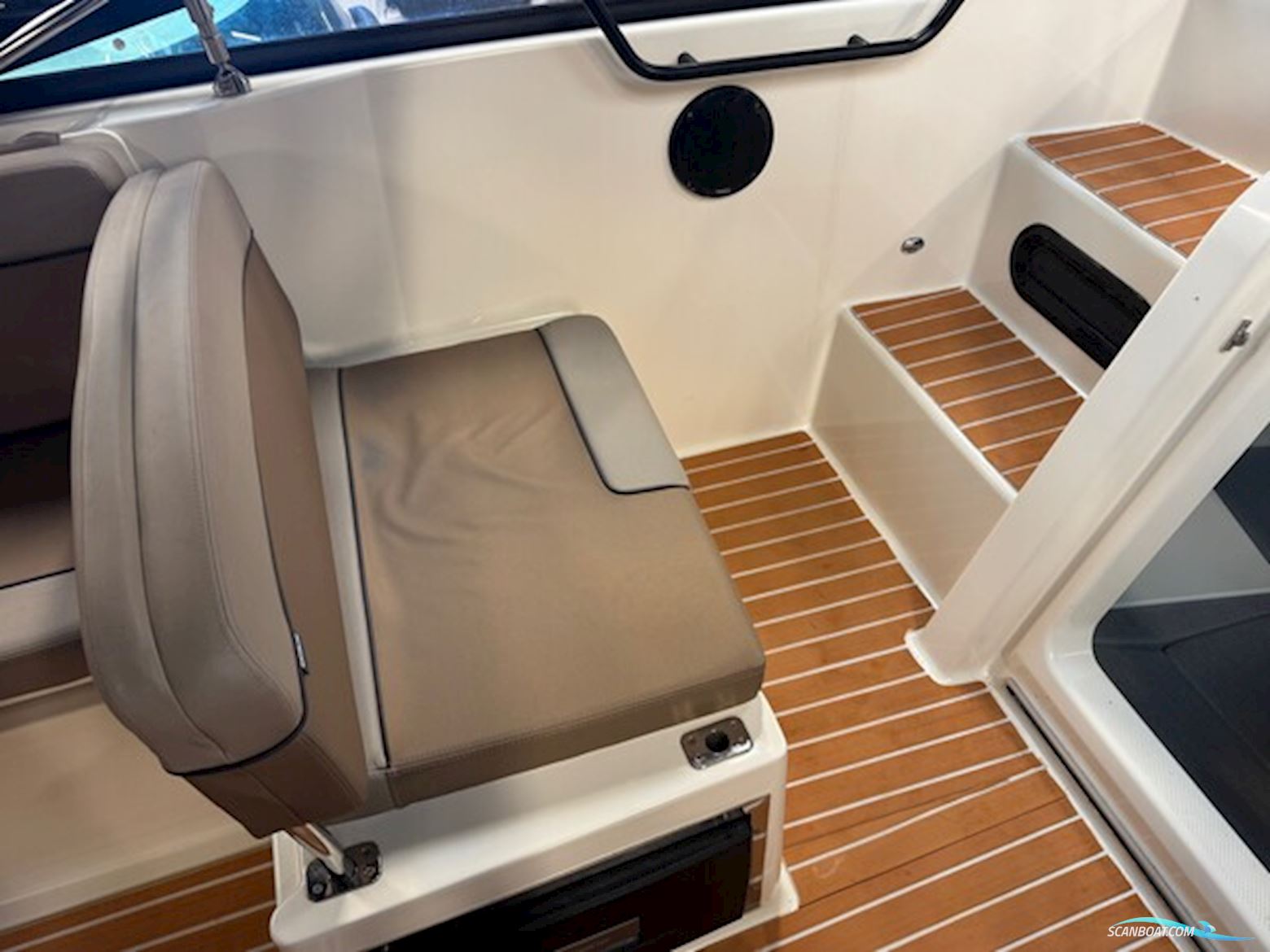 Quicksilver Activ 675 Cruiser med 225 hk Mercury-EFI DS V6 XL