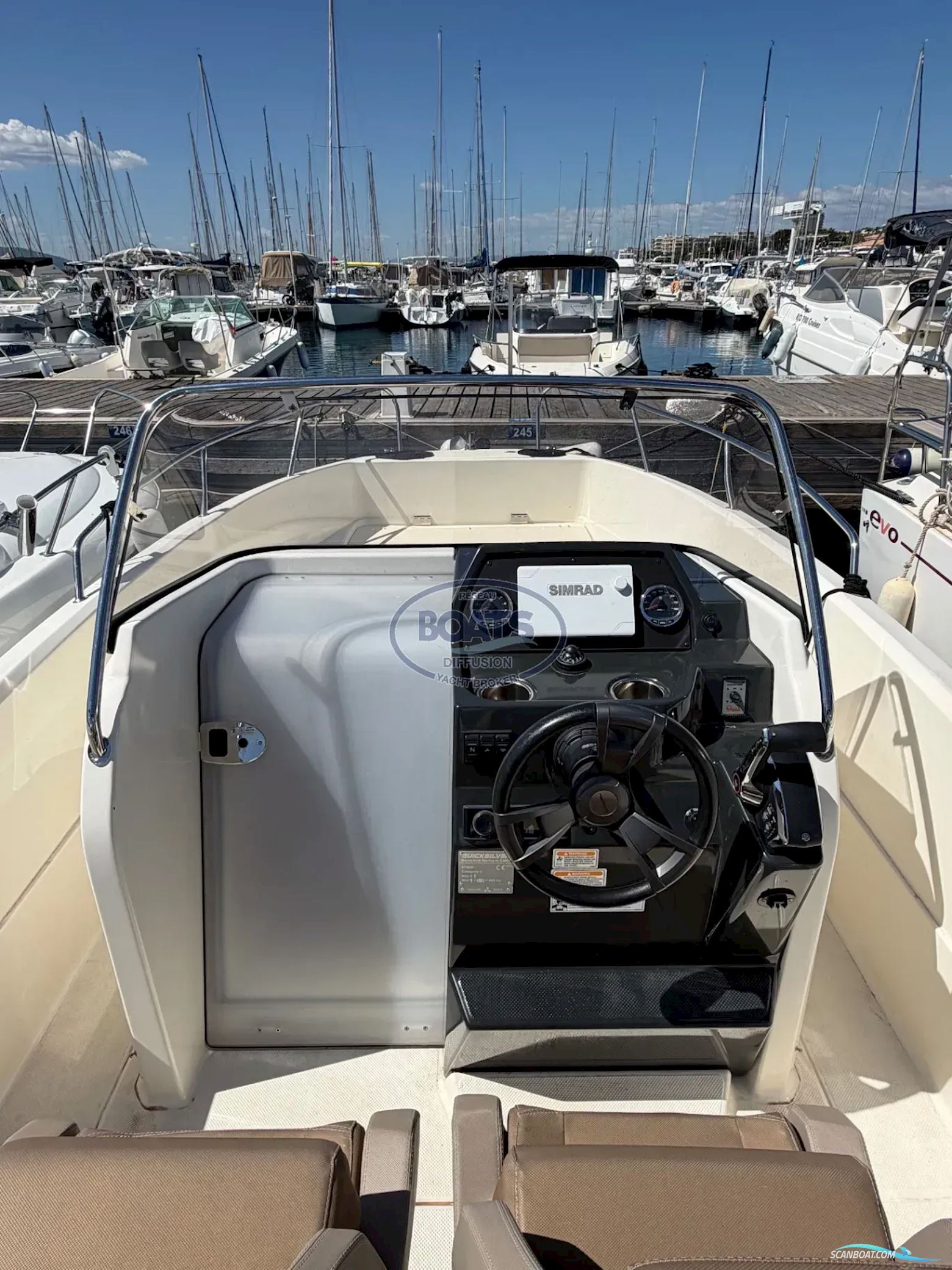 Quicksilver Activ 675 Open