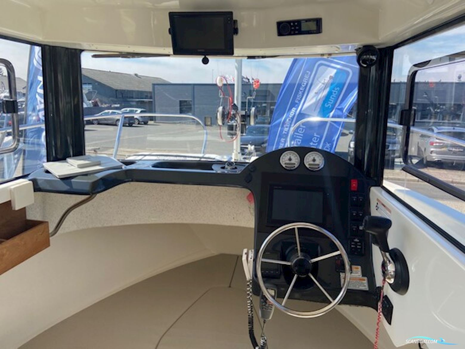 Quicksilver Activ 675 Pilothouse m/Mercury F200 hk Verado og Brenderup trailer