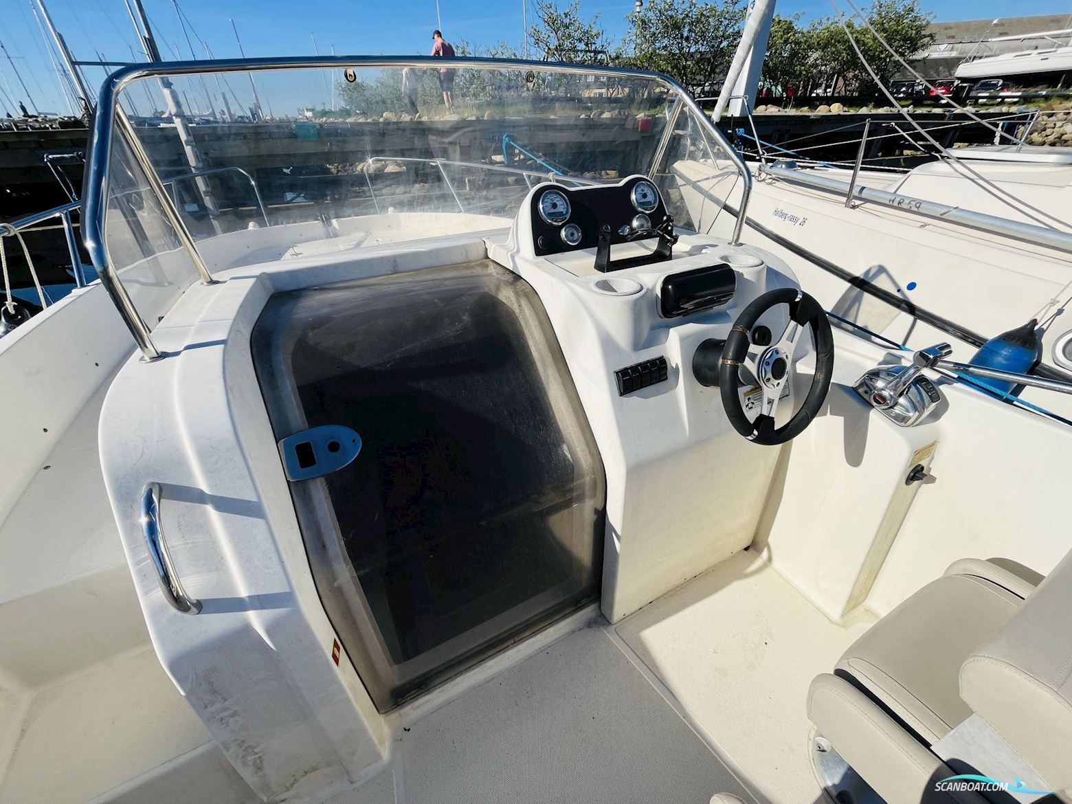 Quicksilver Activ 675 Sundeck