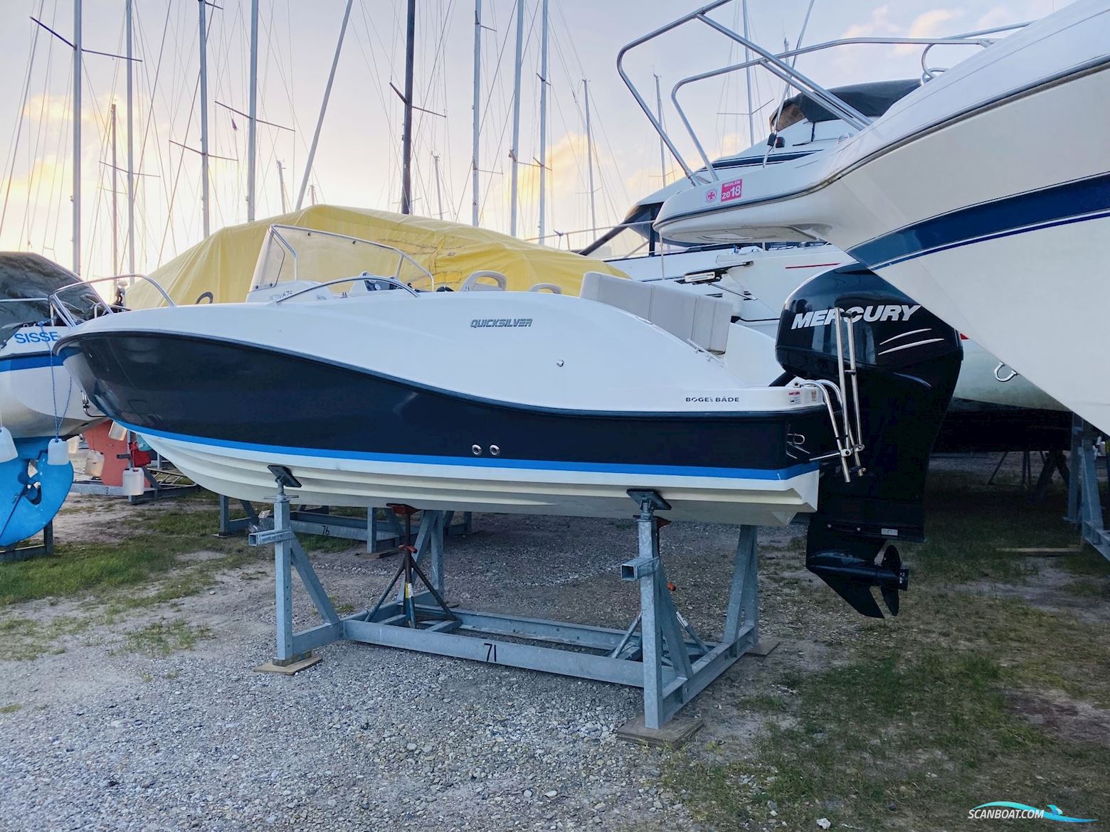 Quicksilver Activ 675 Sundeck