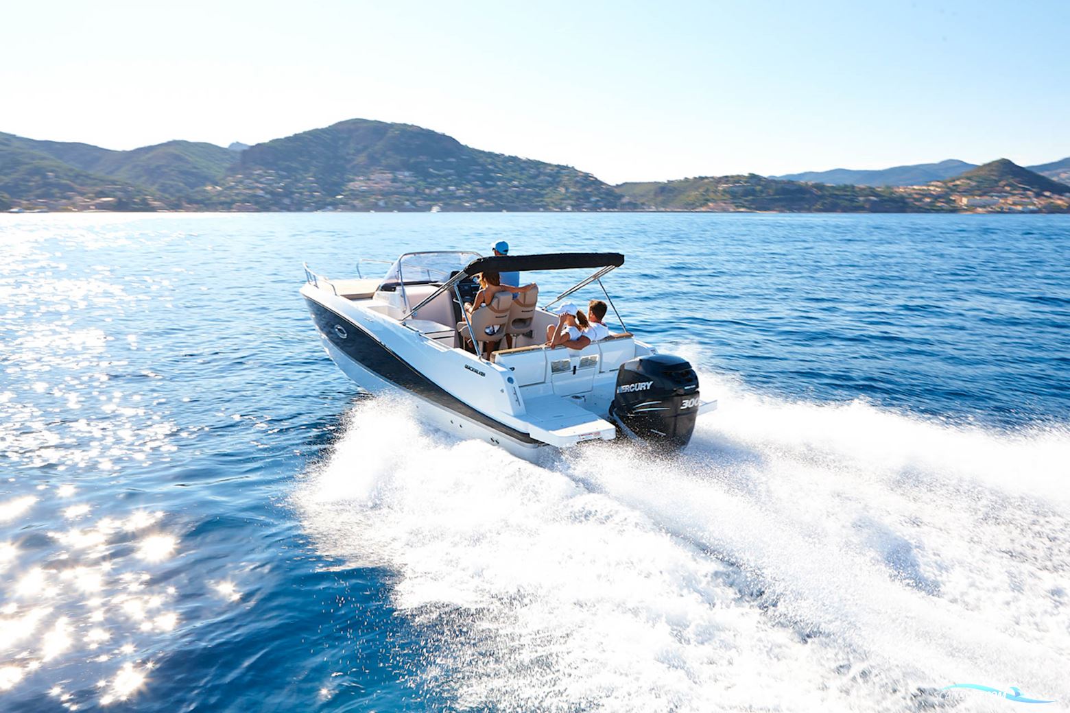 Quicksilver Activ 755 Sundeck