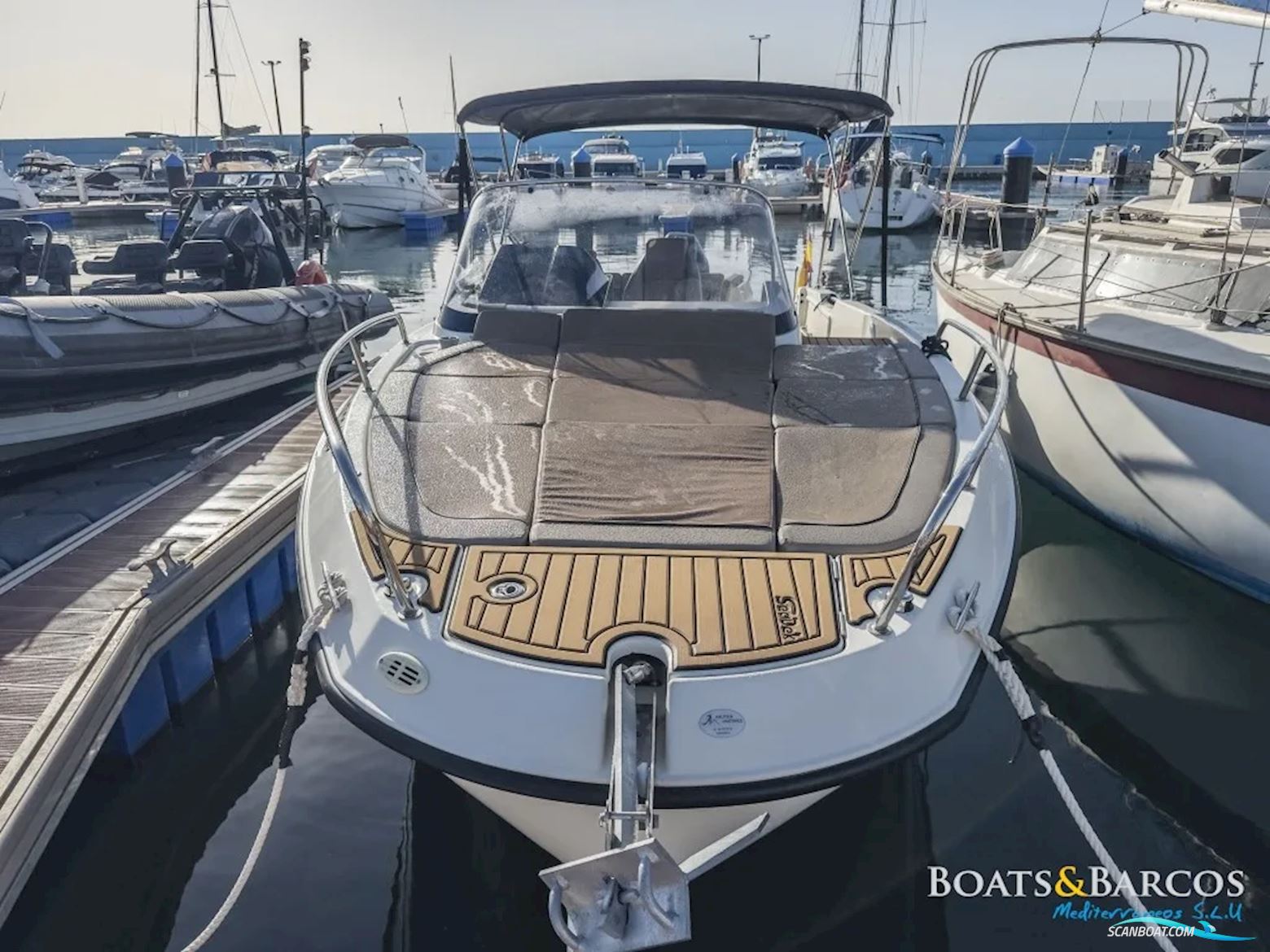Quicksilver Activ 755 Sundeck