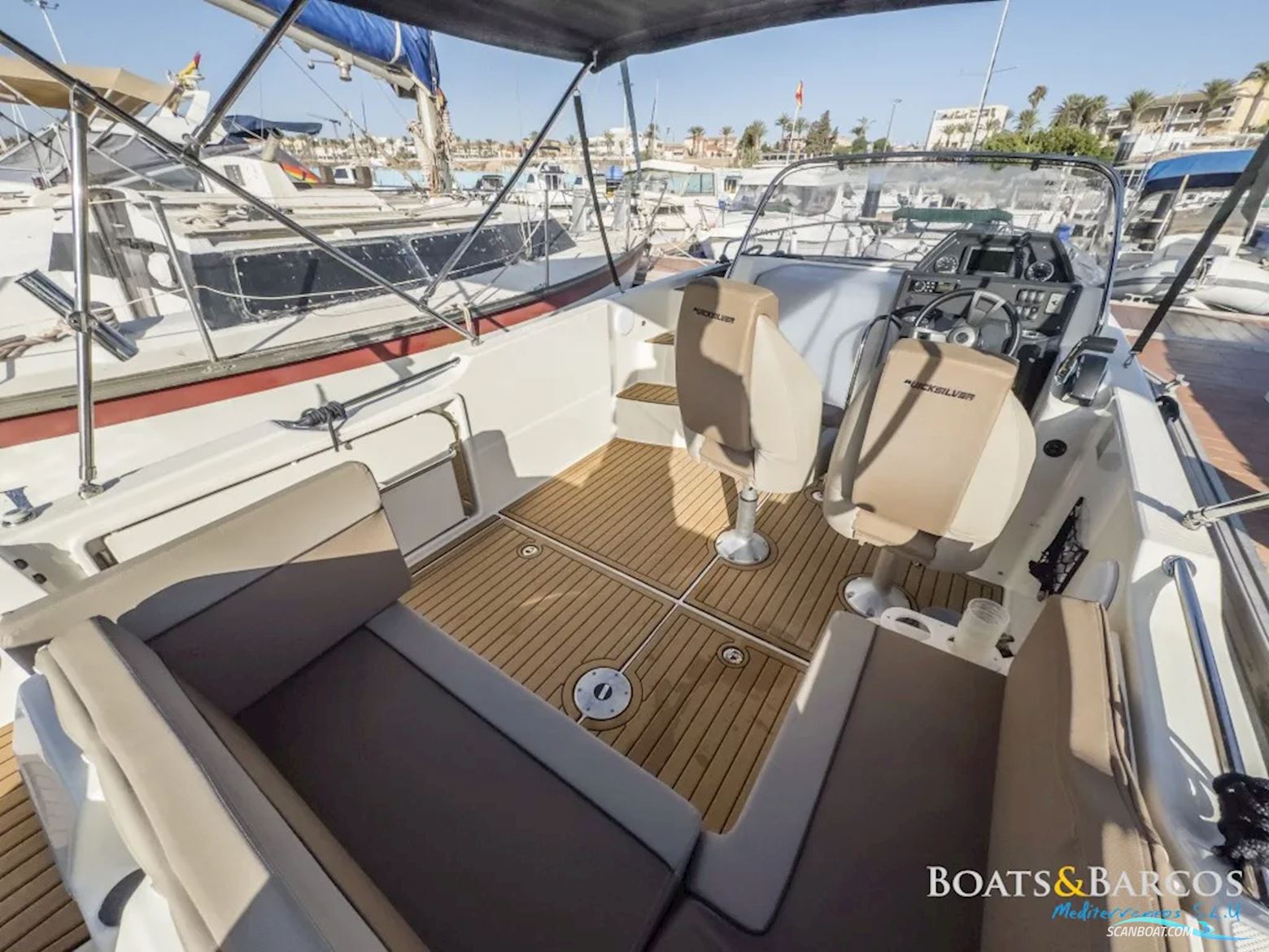Quicksilver Activ 755 Sundeck