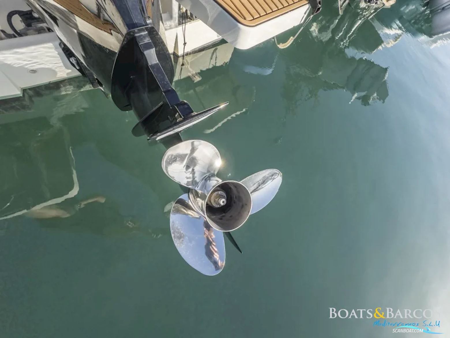 Quicksilver Activ 755 Sundeck