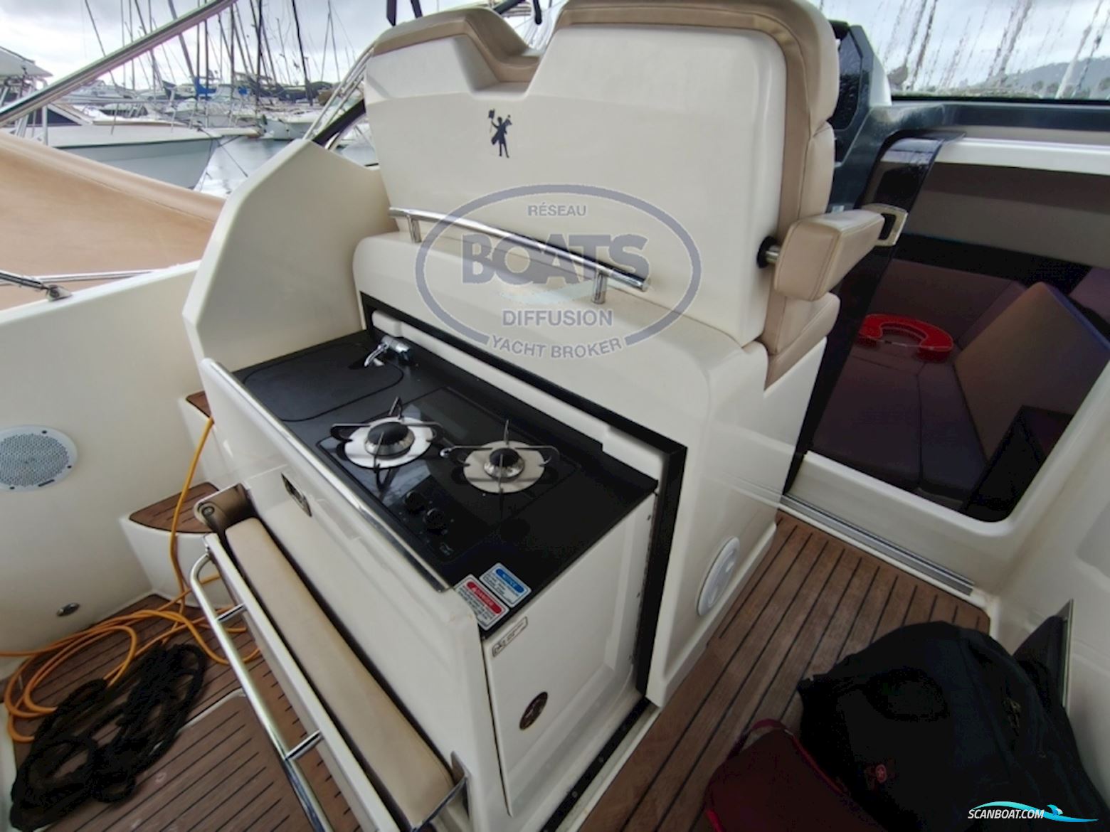 Quicksilver ACTIV 875 SUNDECK