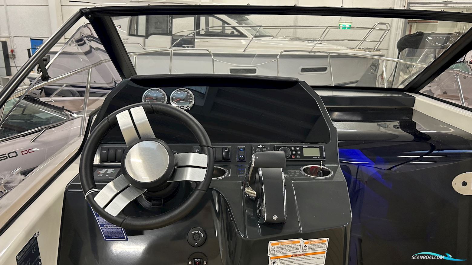 Quicksilver Activ 875 Sundeck