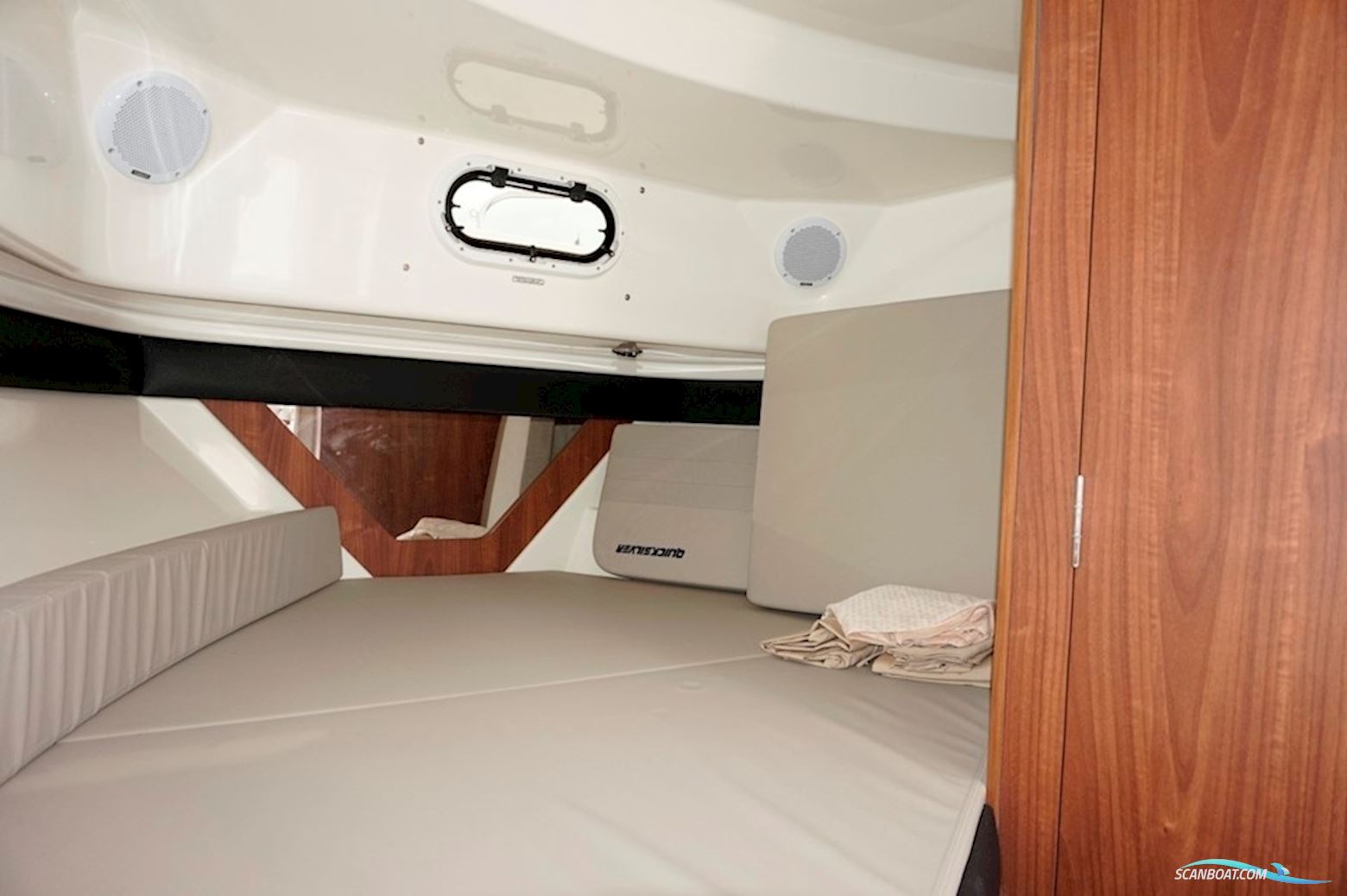 Quicksilver Captur 905 Pilothouse