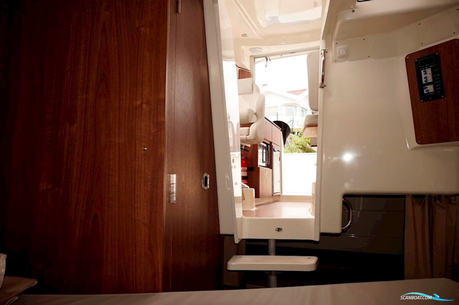 Quicksilver Captur 905 Pilothouse
