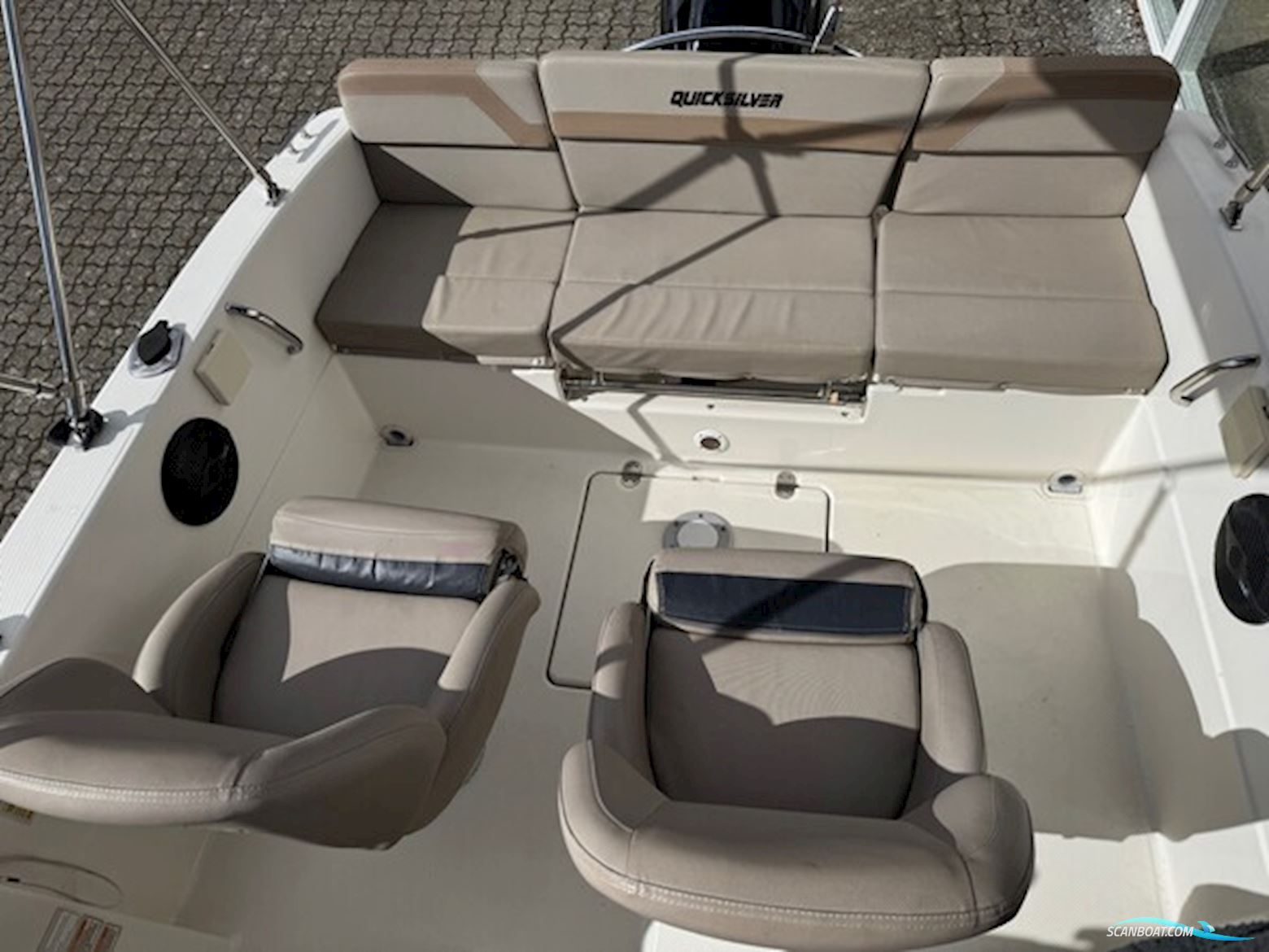 Quicsilver Activ 455 Cabin med F60 Mercury-EFI og 1000 kg Brenderup bådtrailer