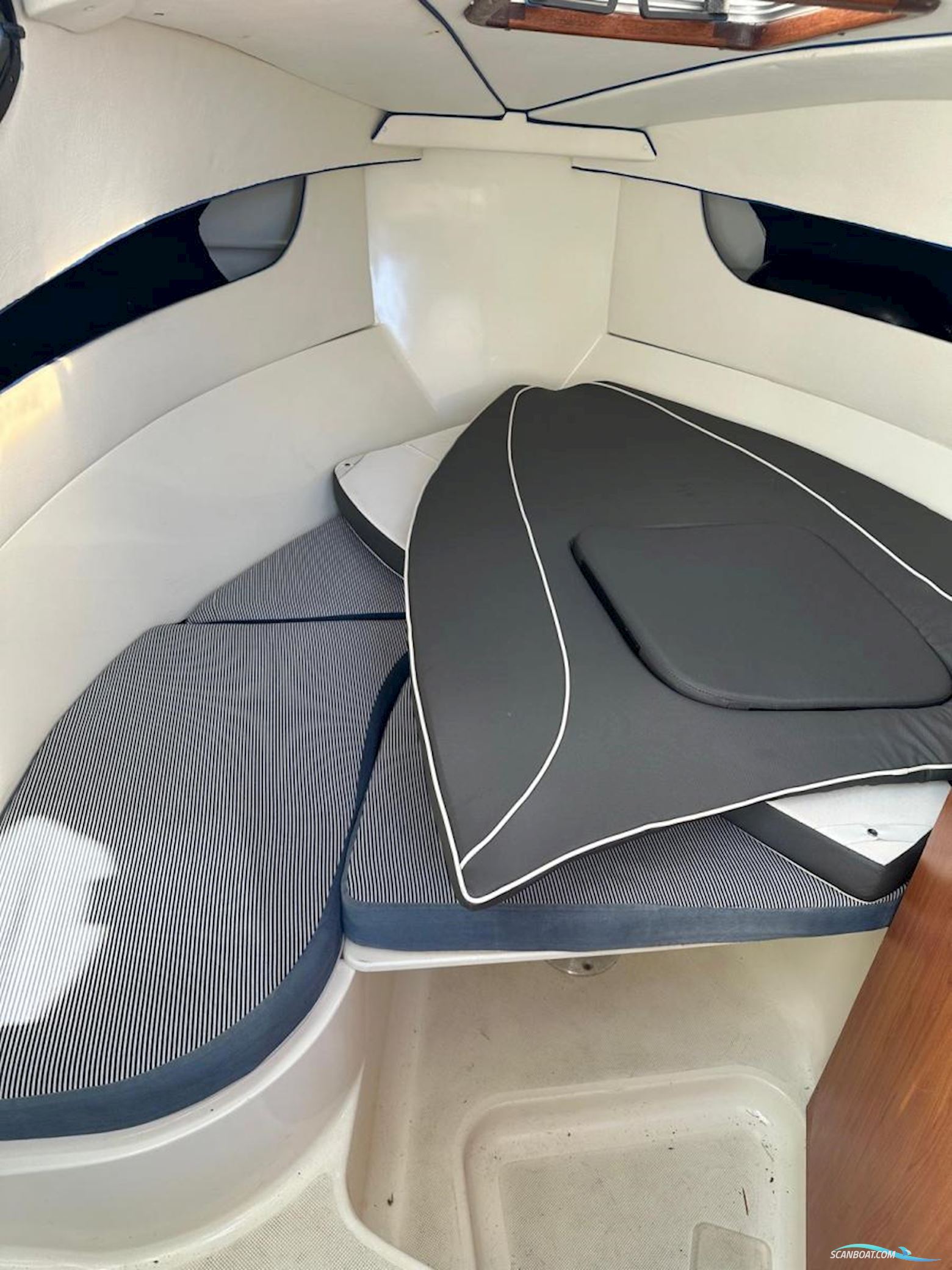 Rancraft RM-Yacht Ranieri RV-25 Console Boat