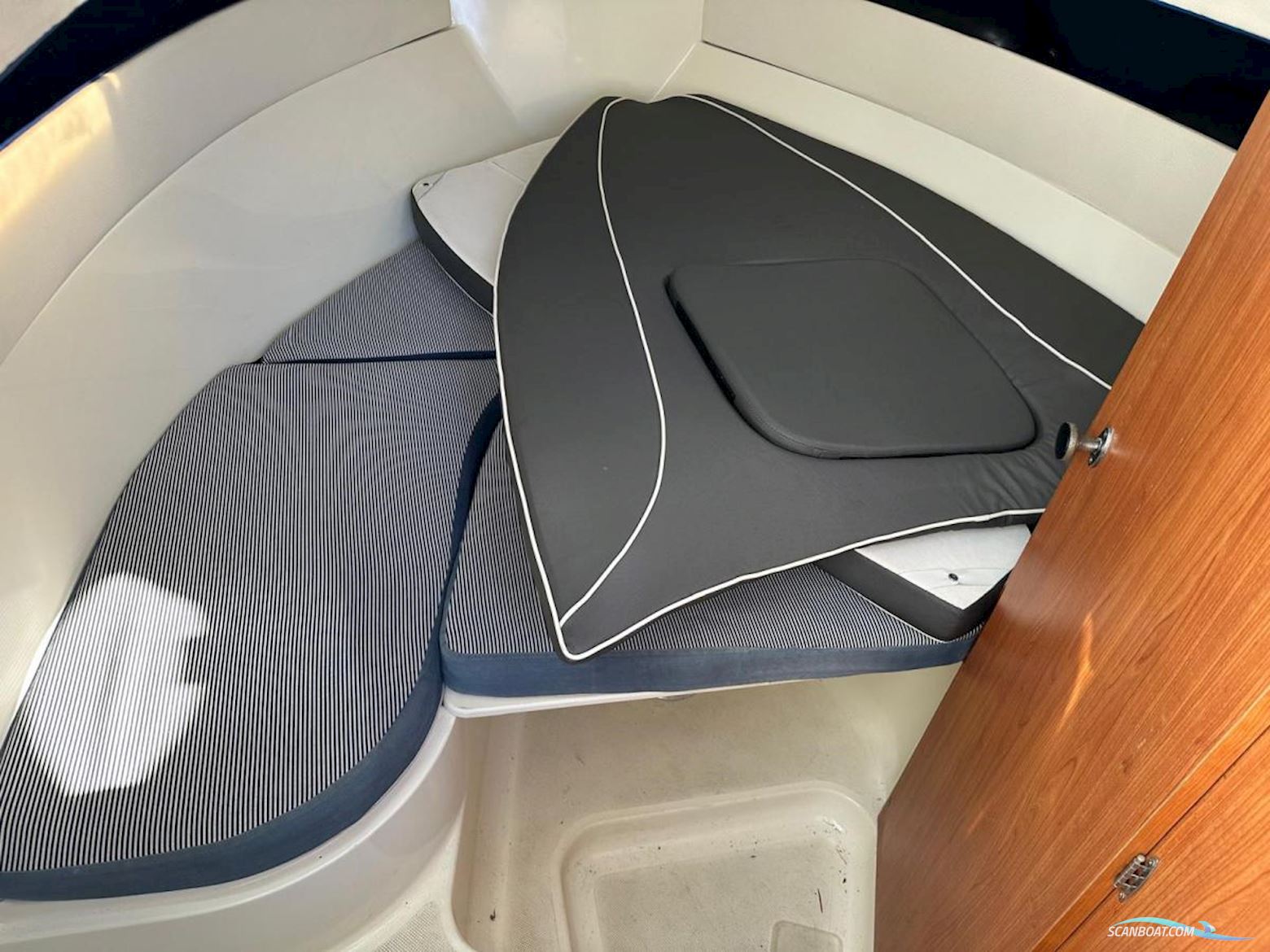 Rancraft RM-Yacht Ranieri RV-25 Console Boat