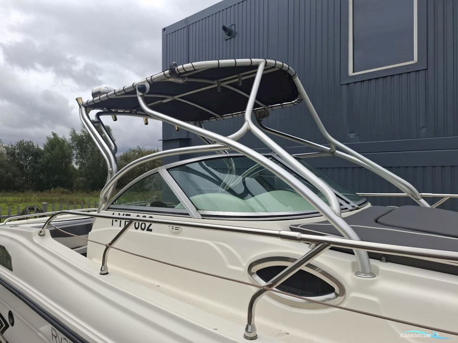 Rancraft RM-Yacht Ranieri RV-25 Console Boat