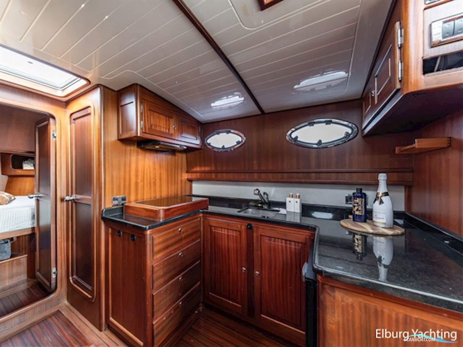 Rapsody 40 Offshore