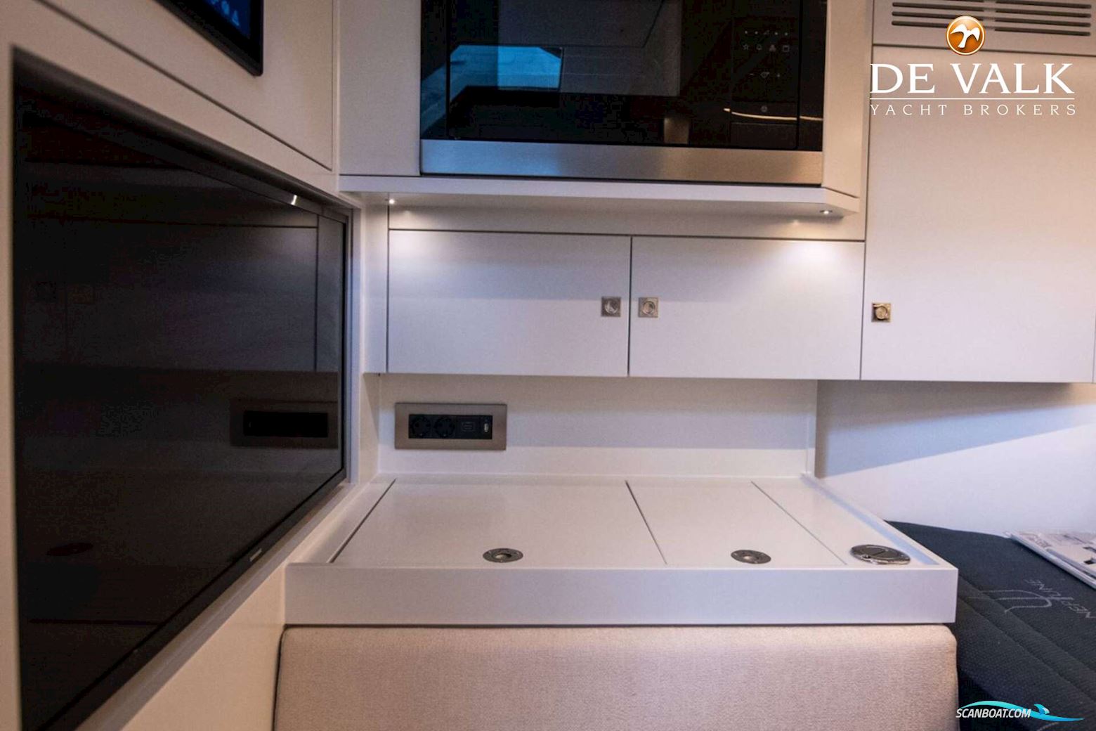 Reborn 40 R Cabin