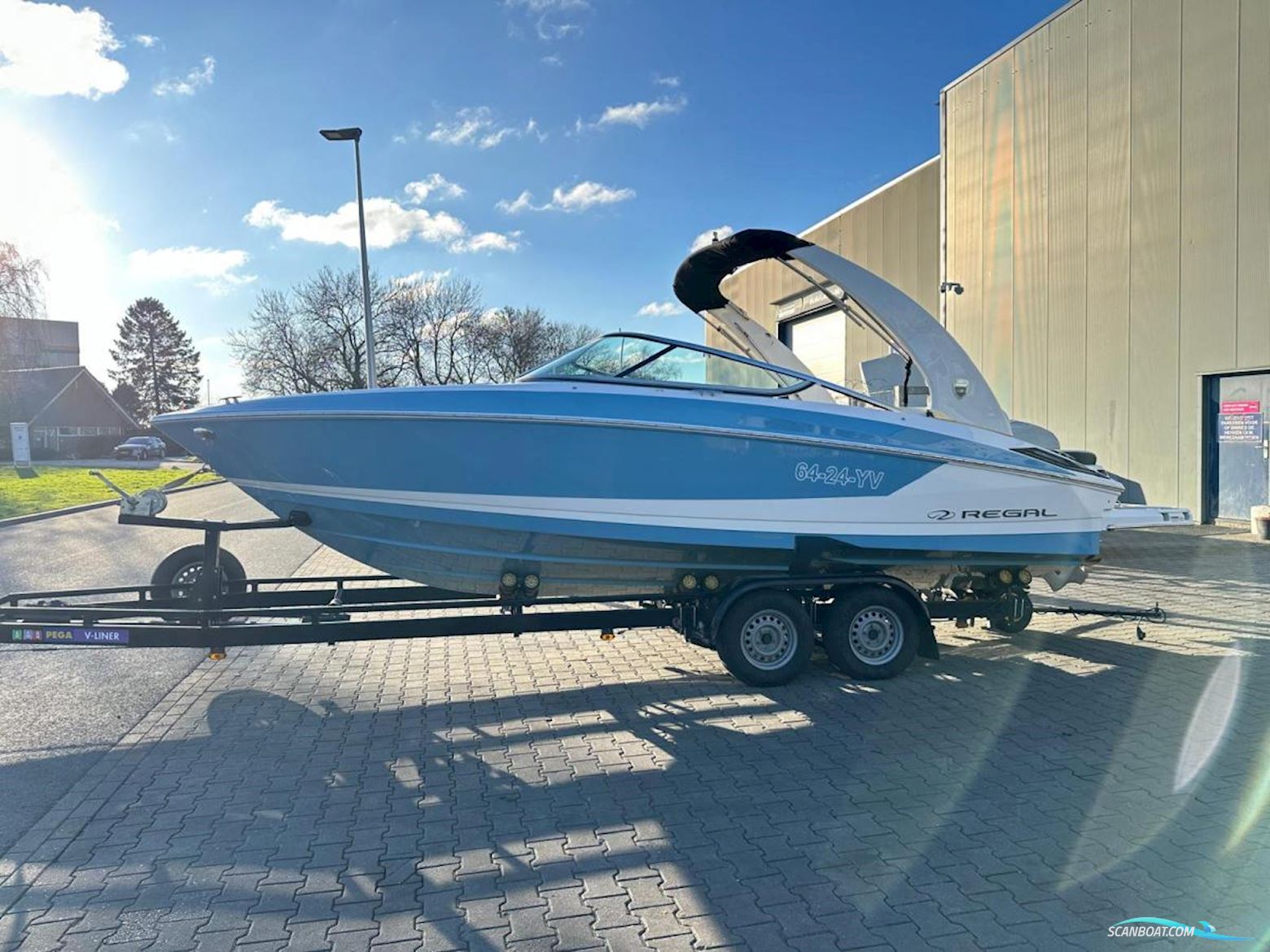 Regal 2300 Bowrider