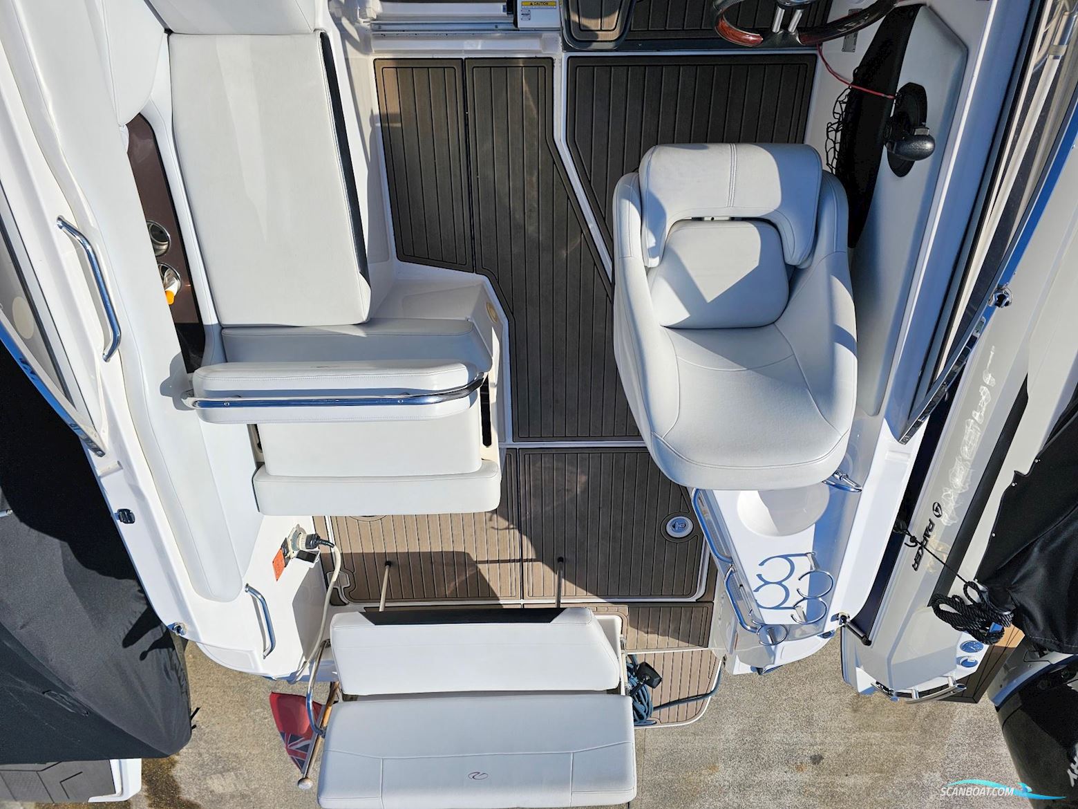 Regal 2565 Window Express