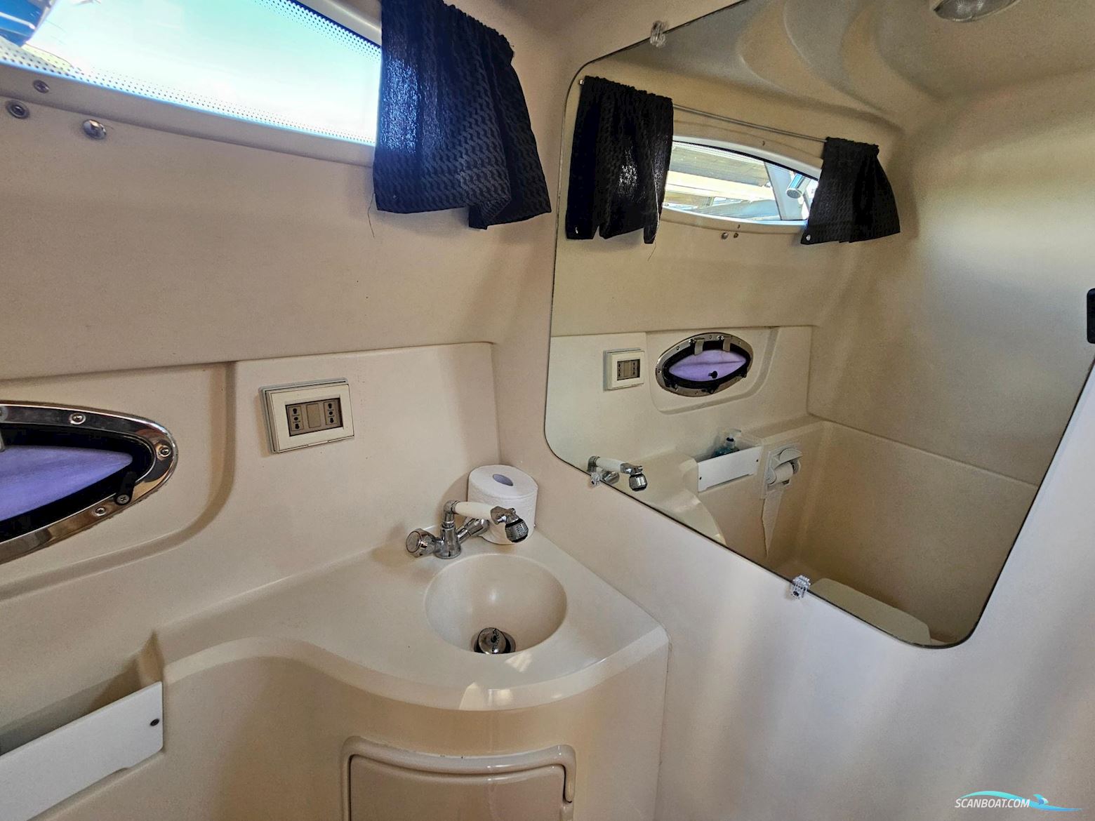 Regal 2565 Window Express