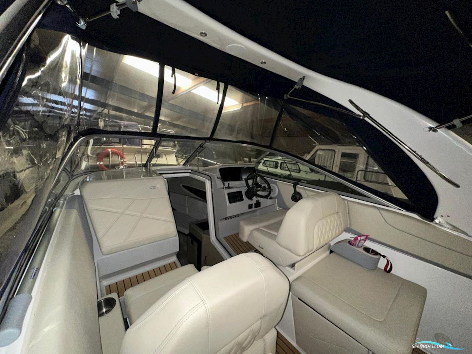 Regal 26 Express Cruiser