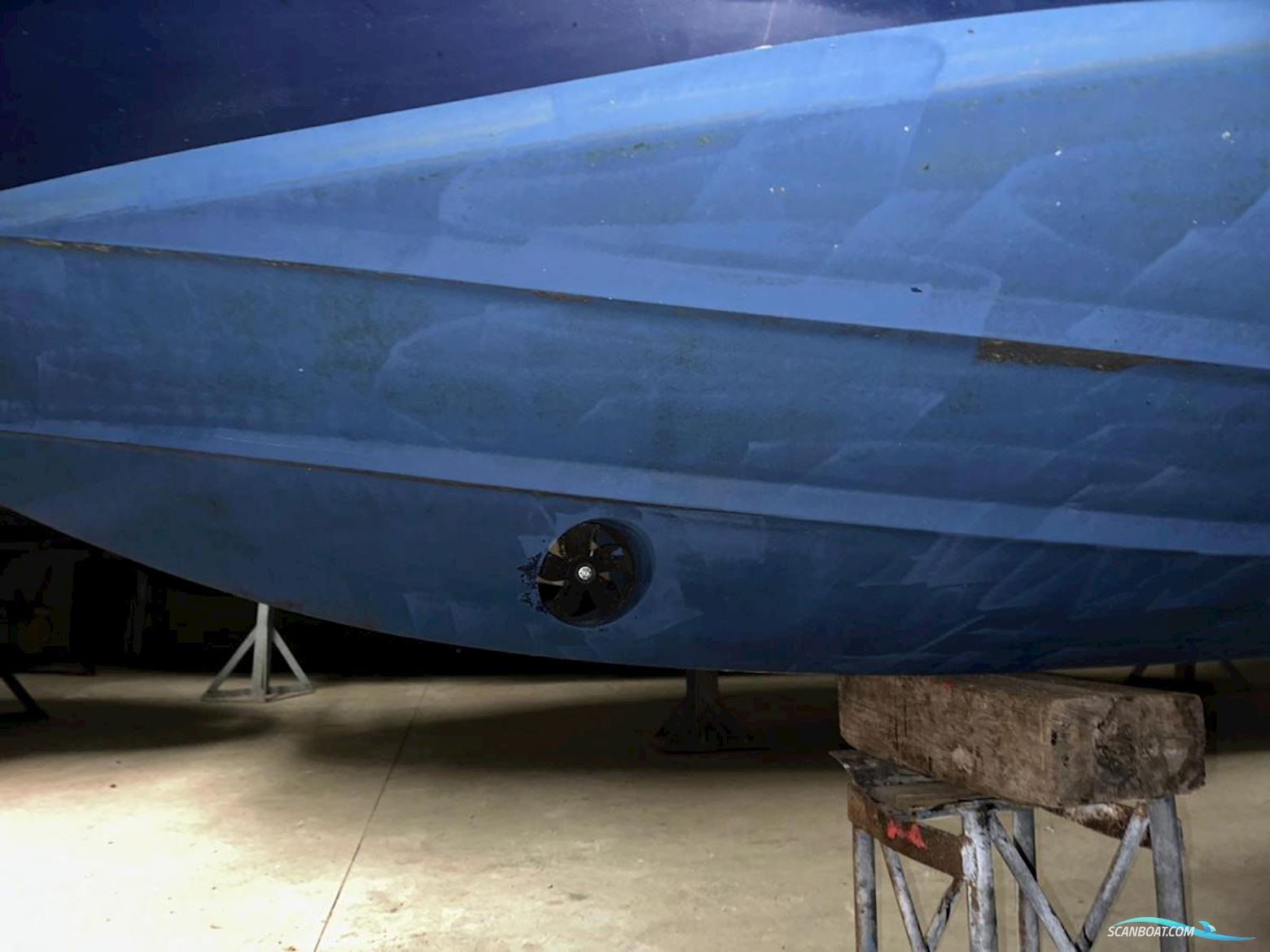 Regal 26 Express Cruiser