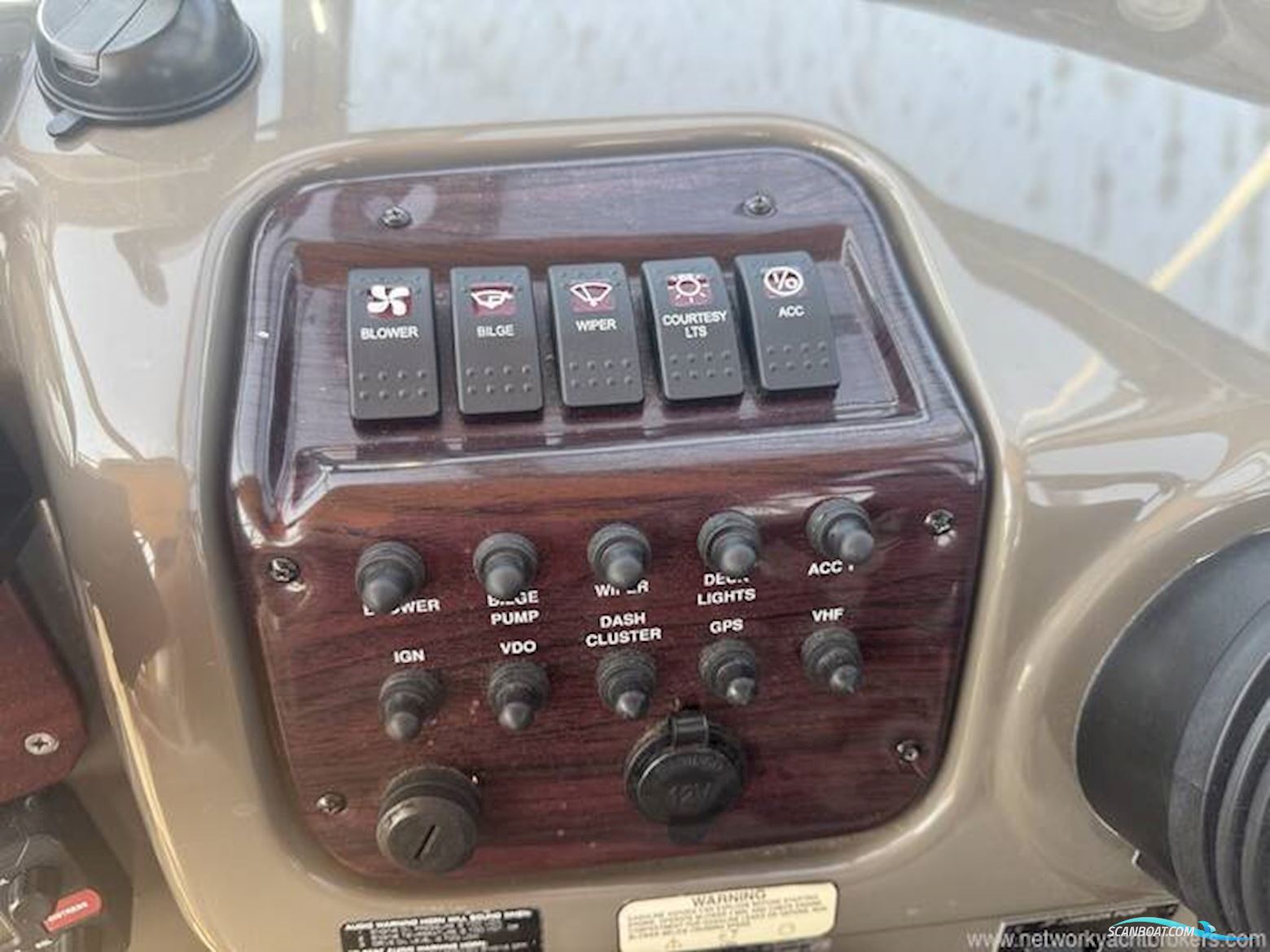 Regal 2665 Commodore