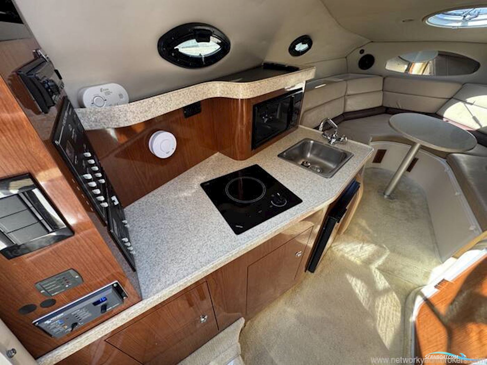 Regal 2665 Commodore