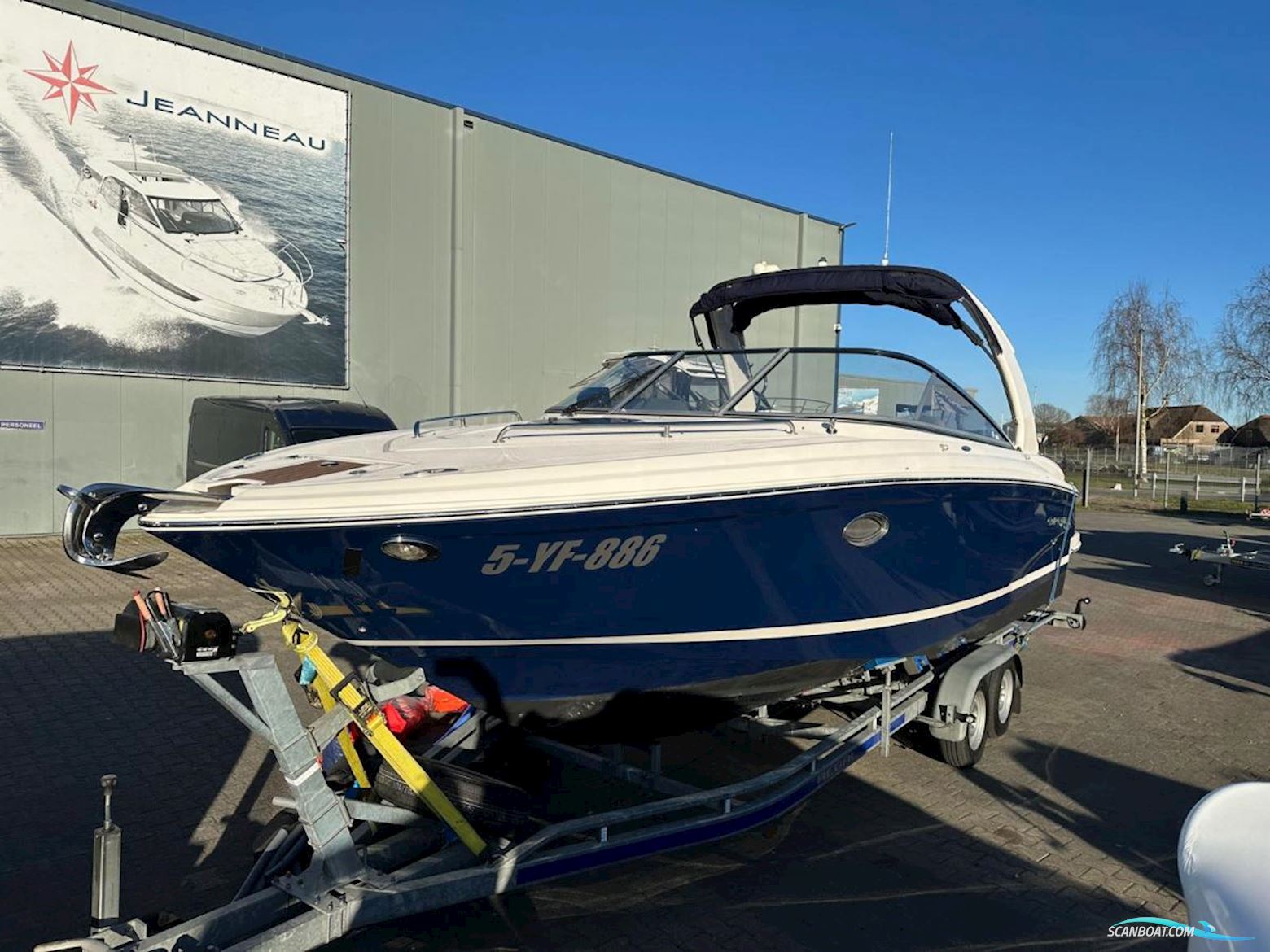 Regal 2750 Cuddy Cabin