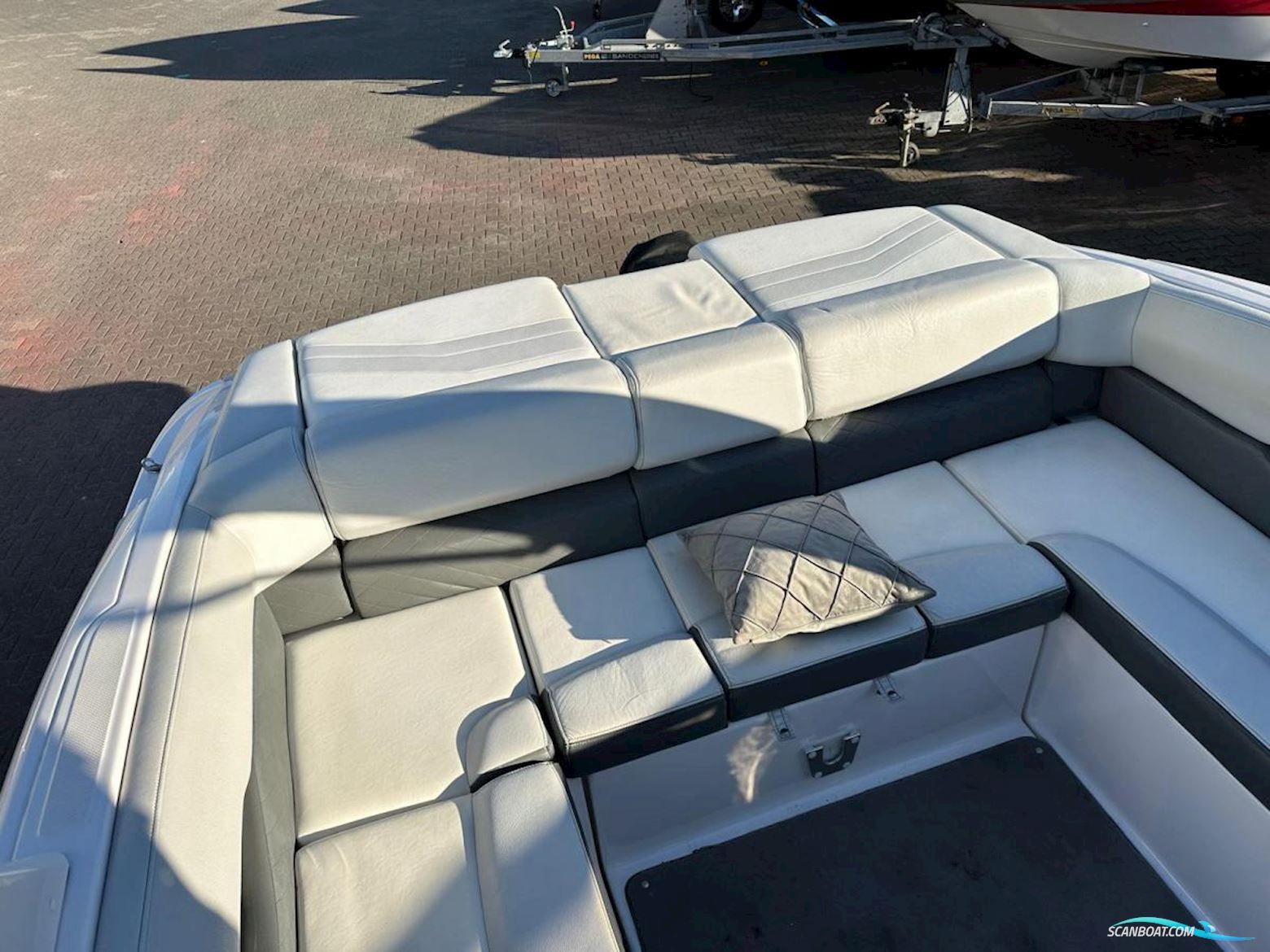 Regal 2750 Cuddy Cabin