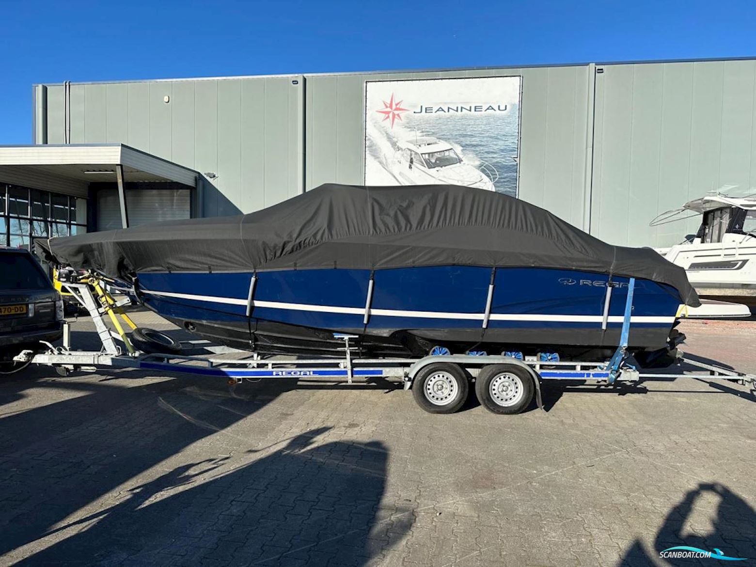 Regal 2750 Cuddy Cabin