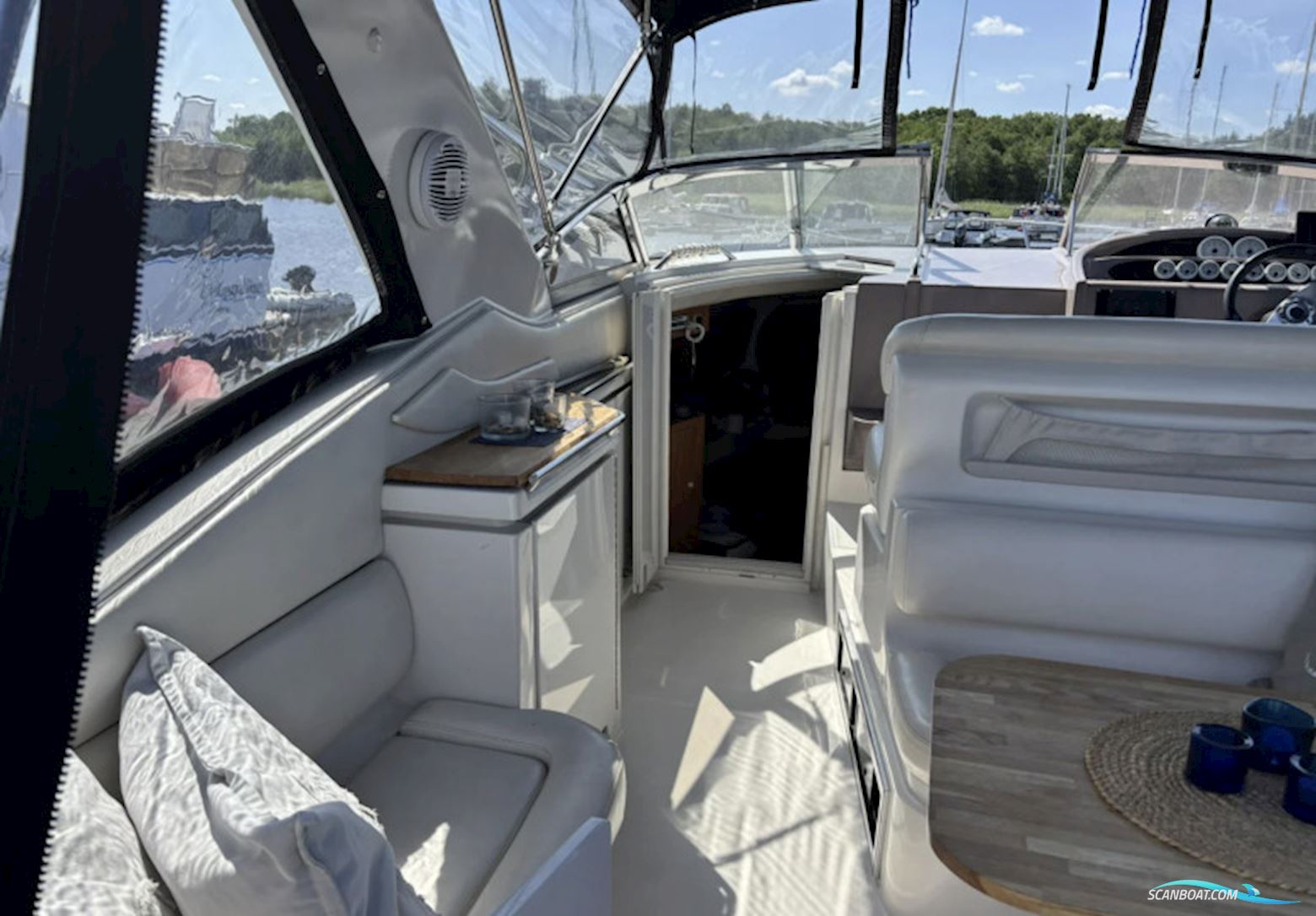 Regal 3260 Commodore