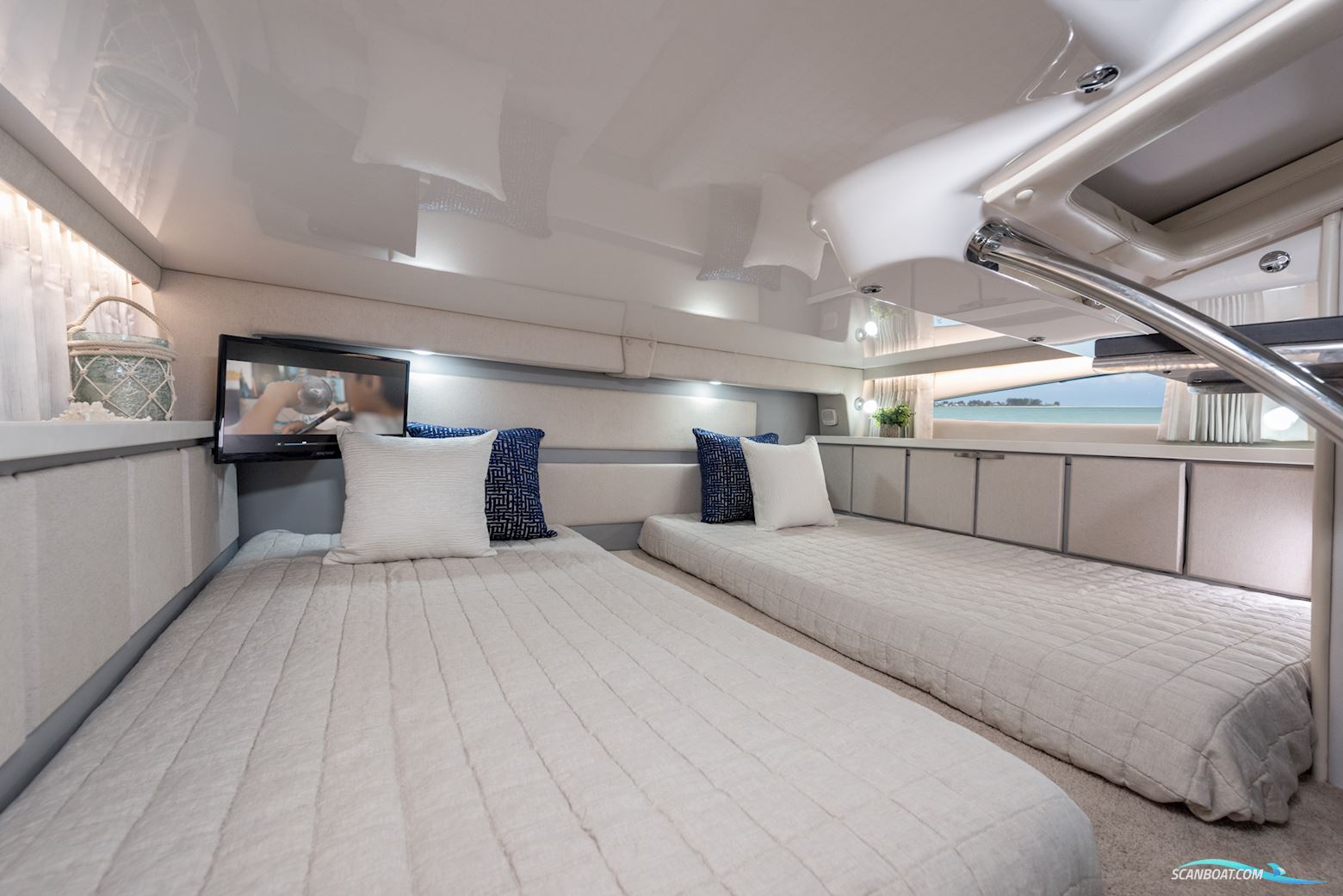 Regal 33X Premium Cruiser