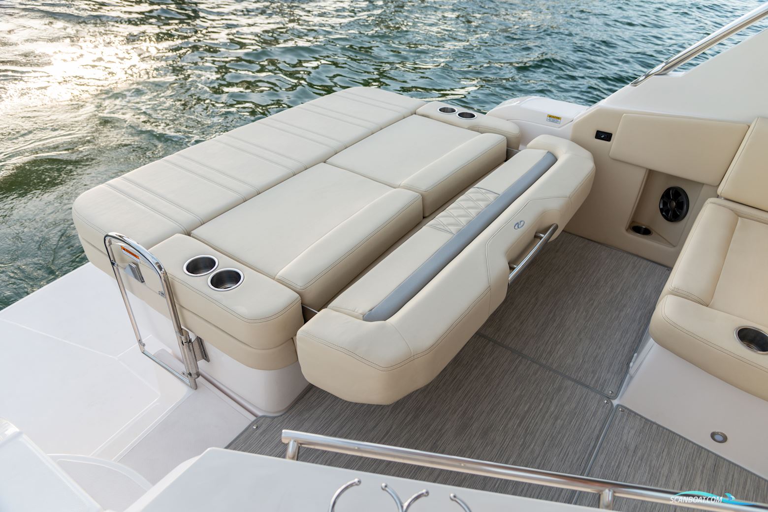 Regal 33X Premium Cruiser