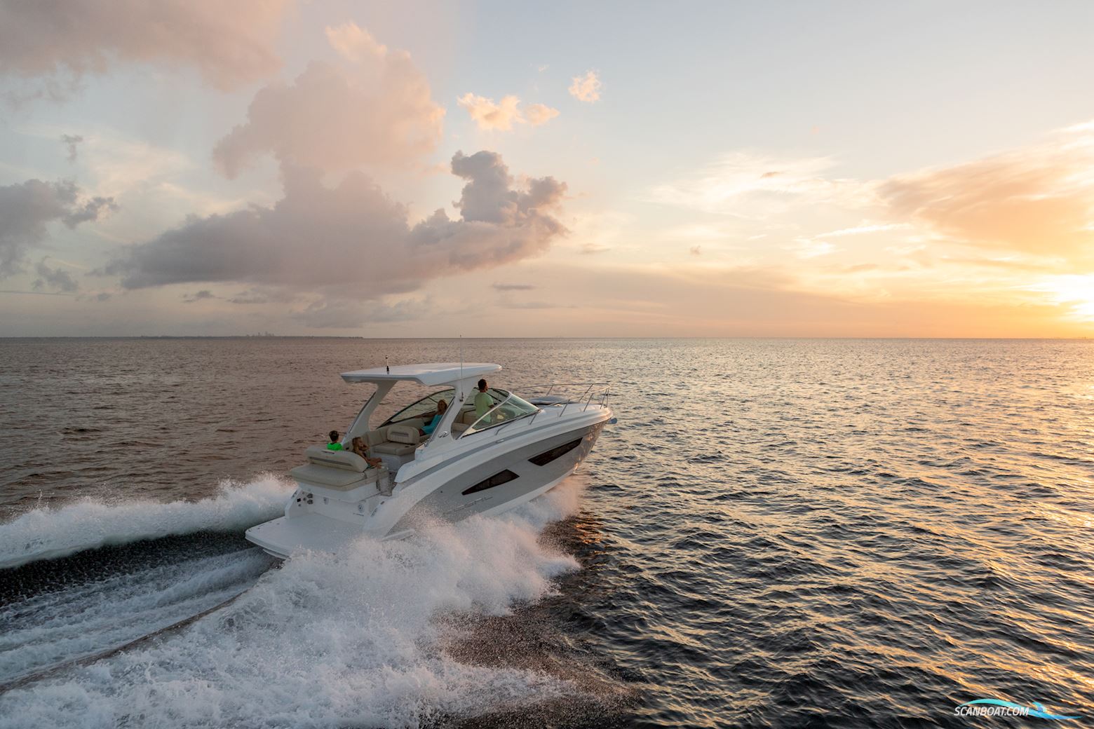 Regal 33X Premium Cruiser