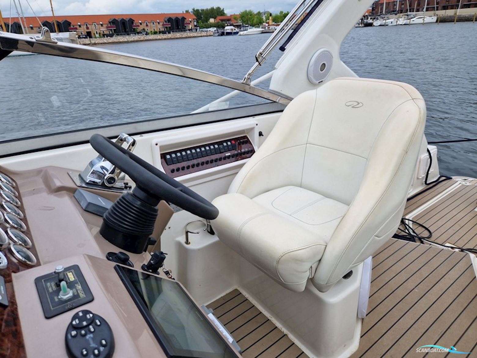 Regal Commodore 3060 Diesel