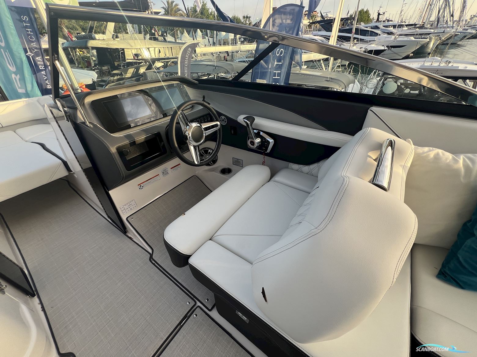 Regal LS6 bowrider