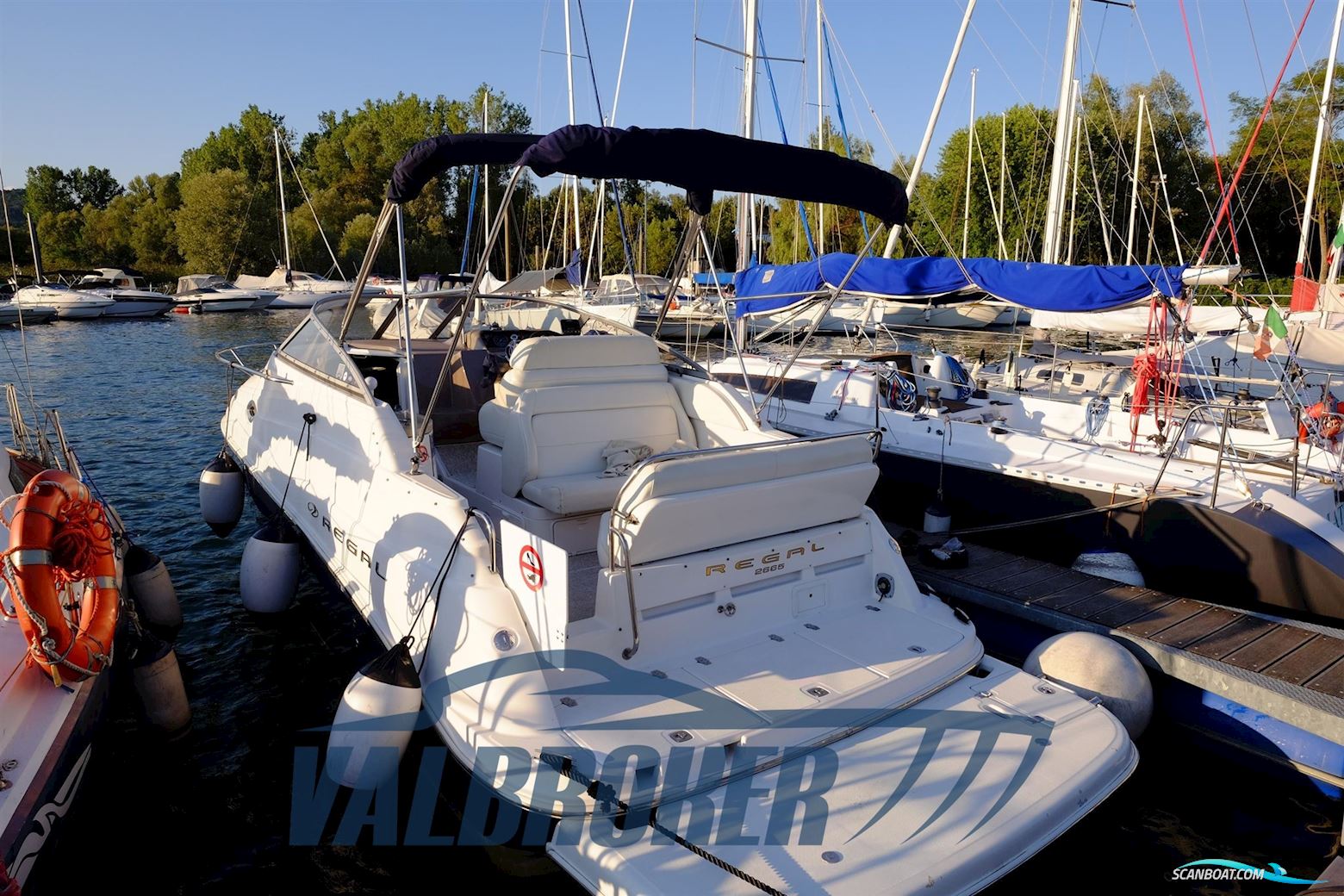 Regal Marine Commodore 2665