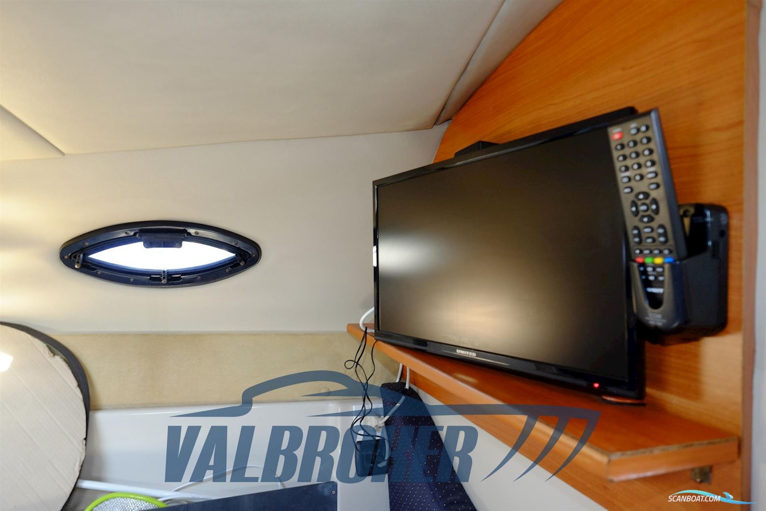 Regal Marine Commodore 2665