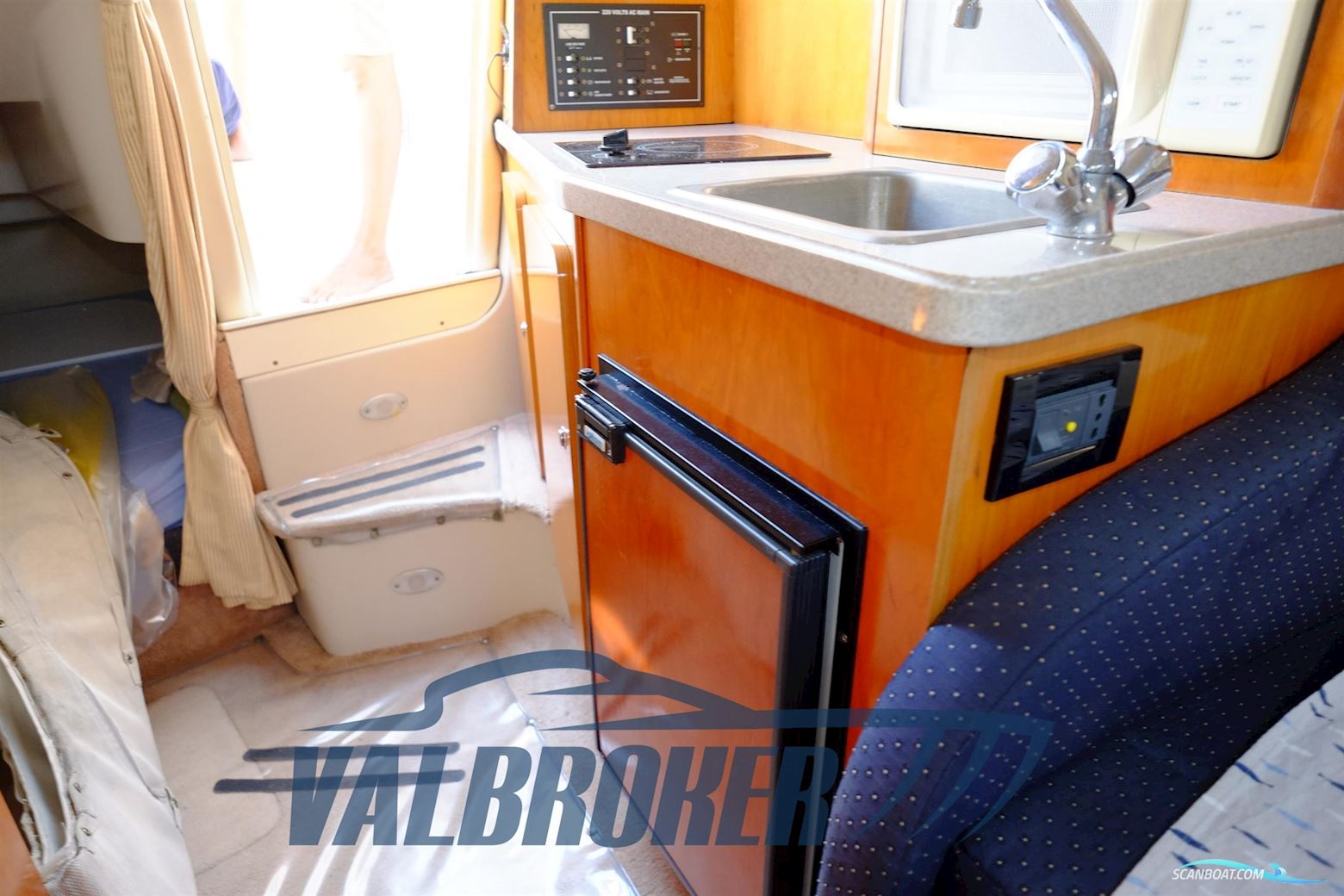 Regal Marine Commodore 2665