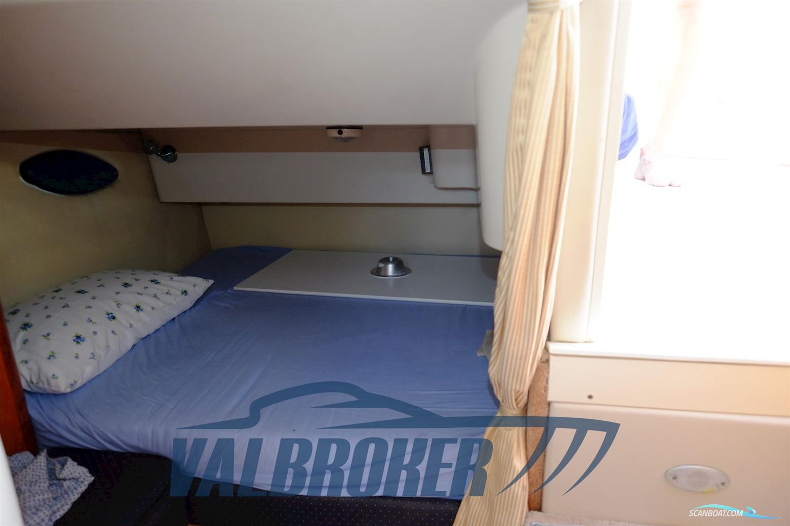 Regal Marine Commodore 2665